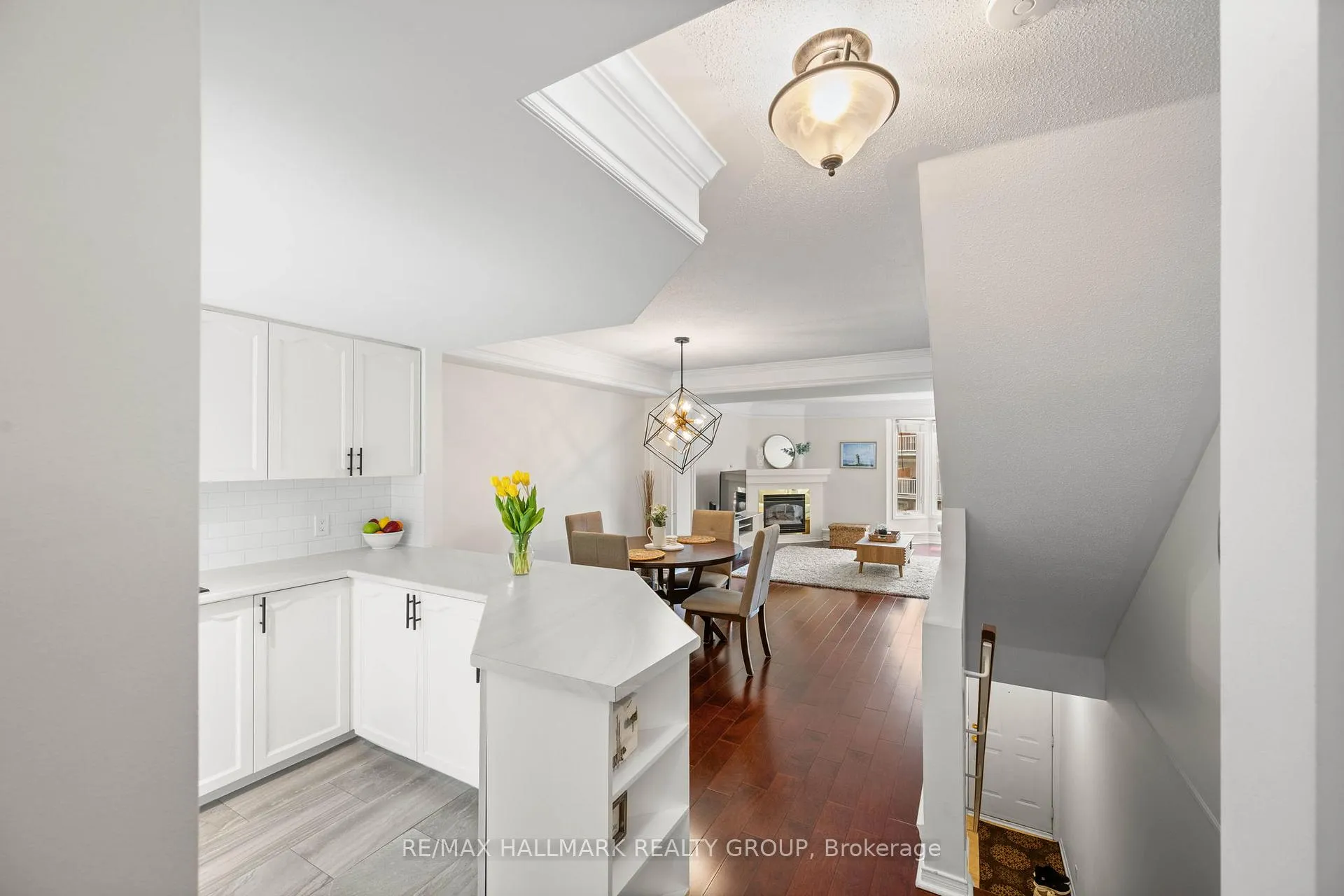 Photo 2 of 1109 Gablefield Private, Ottawa, Beaconwood — HOMEH