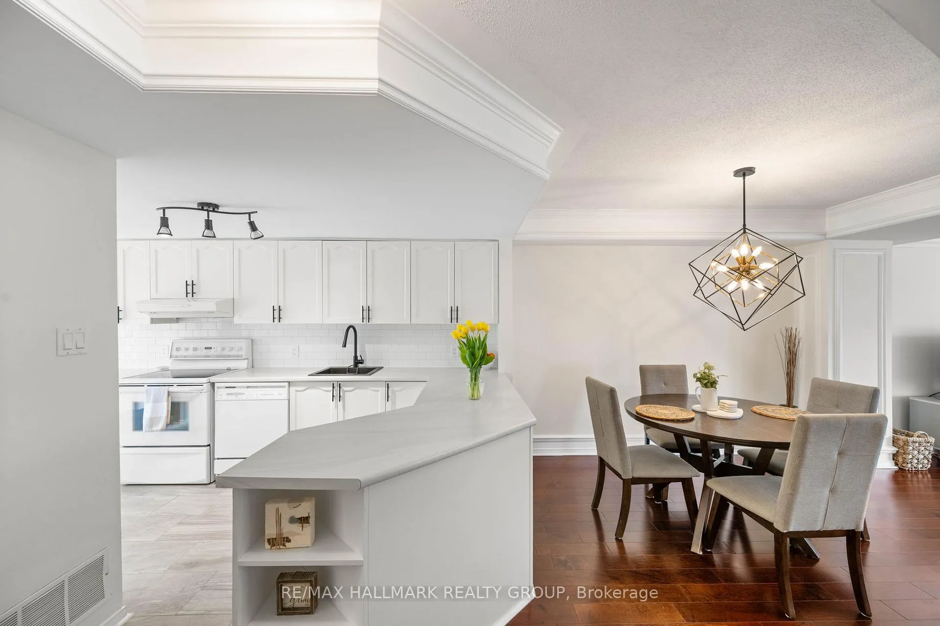 Photo 3 of 1109 Gablefield Private, Ottawa, Beaconwood — HOMEH