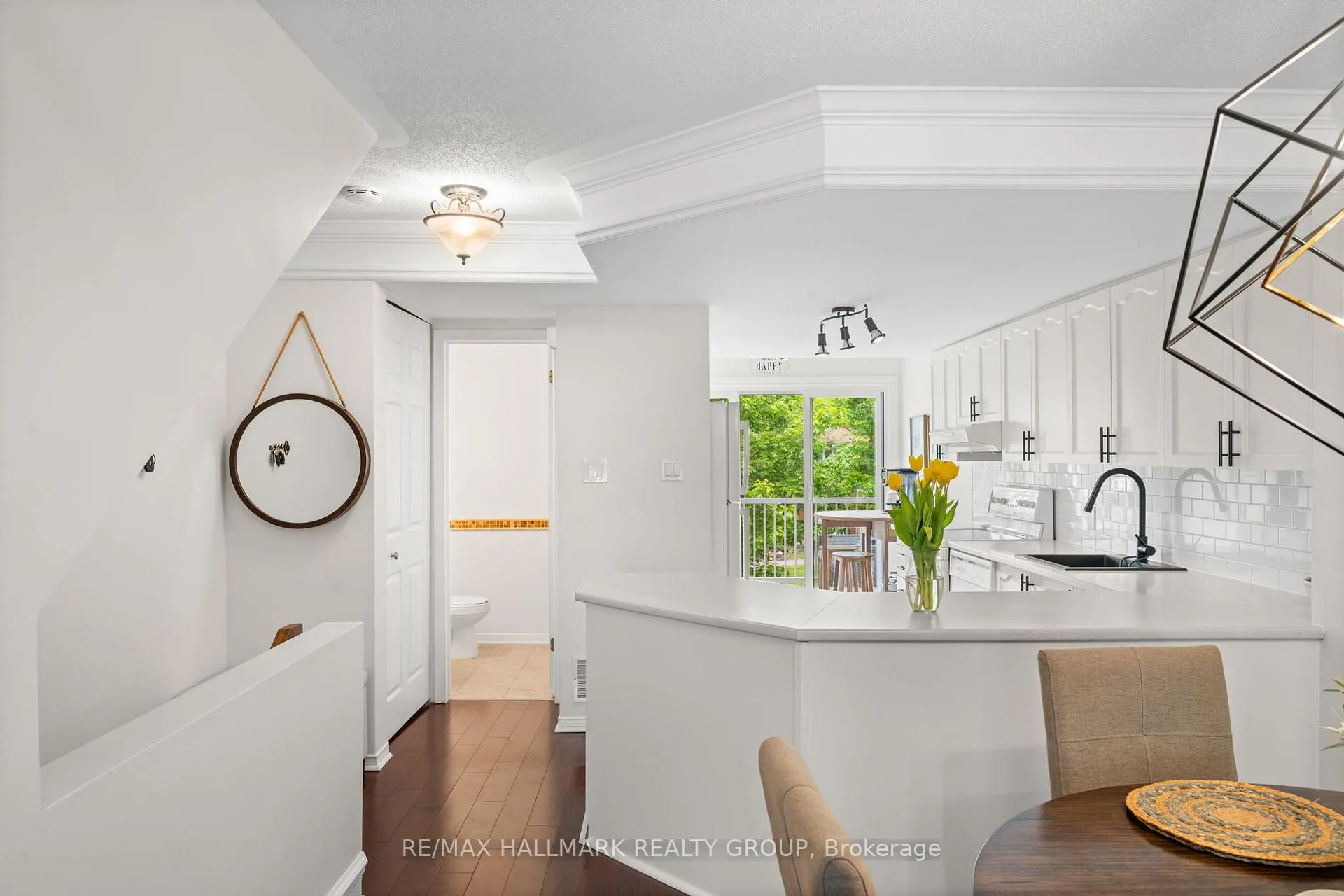 Photo 4 of 1109 Gablefield Private, Ottawa, Beaconwood — HOMEH
