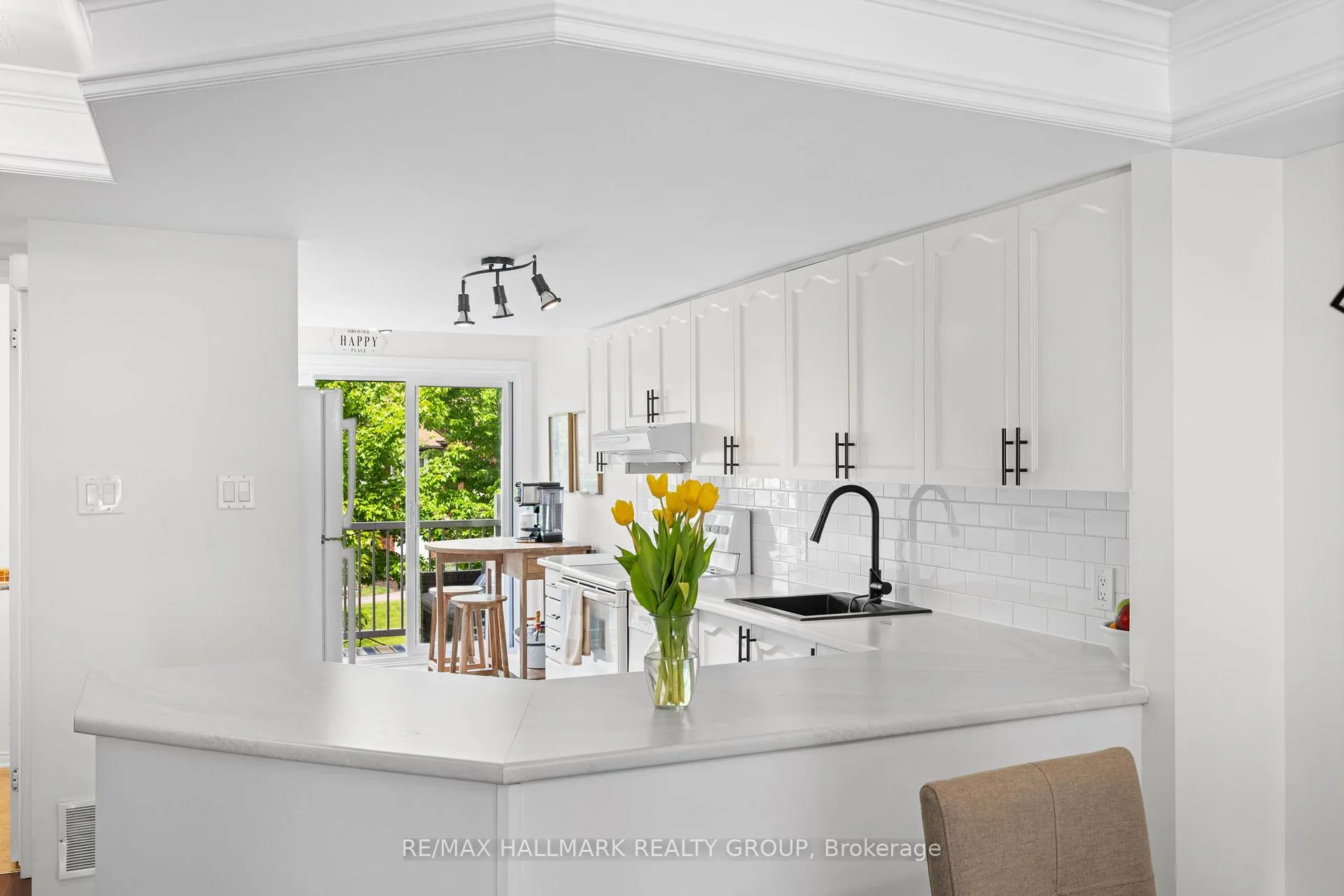 Photo 5 of 1109 Gablefield Private, Ottawa, Beaconwood — HOMEH