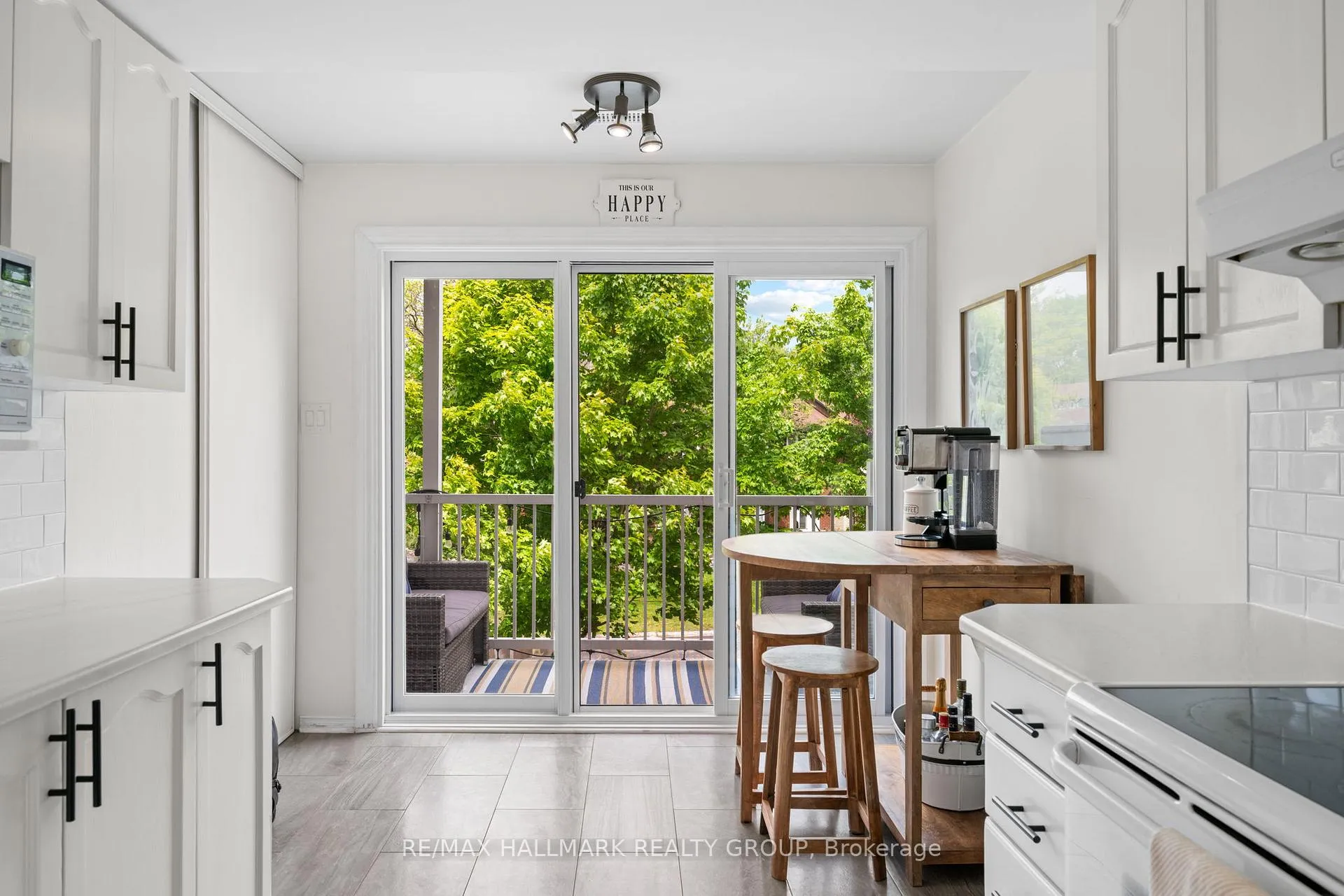 Photo 8 of 1109 Gablefield Private, Ottawa, Beaconwood — HOMEH