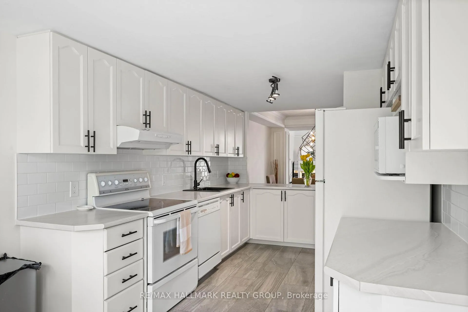 Photo 9 of 1109 Gablefield Private, Ottawa, Beaconwood — HOMEH