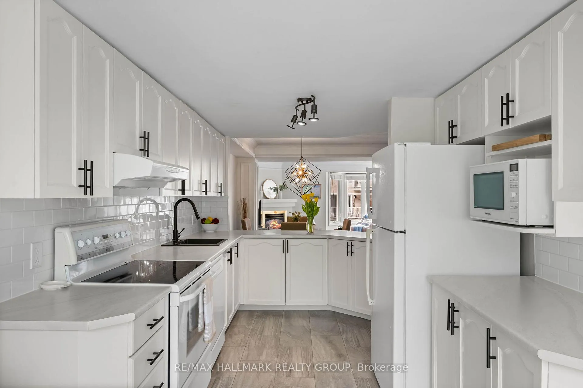 Photo 10 of 1109 Gablefield Private, Ottawa, Beaconwood — HOMEH