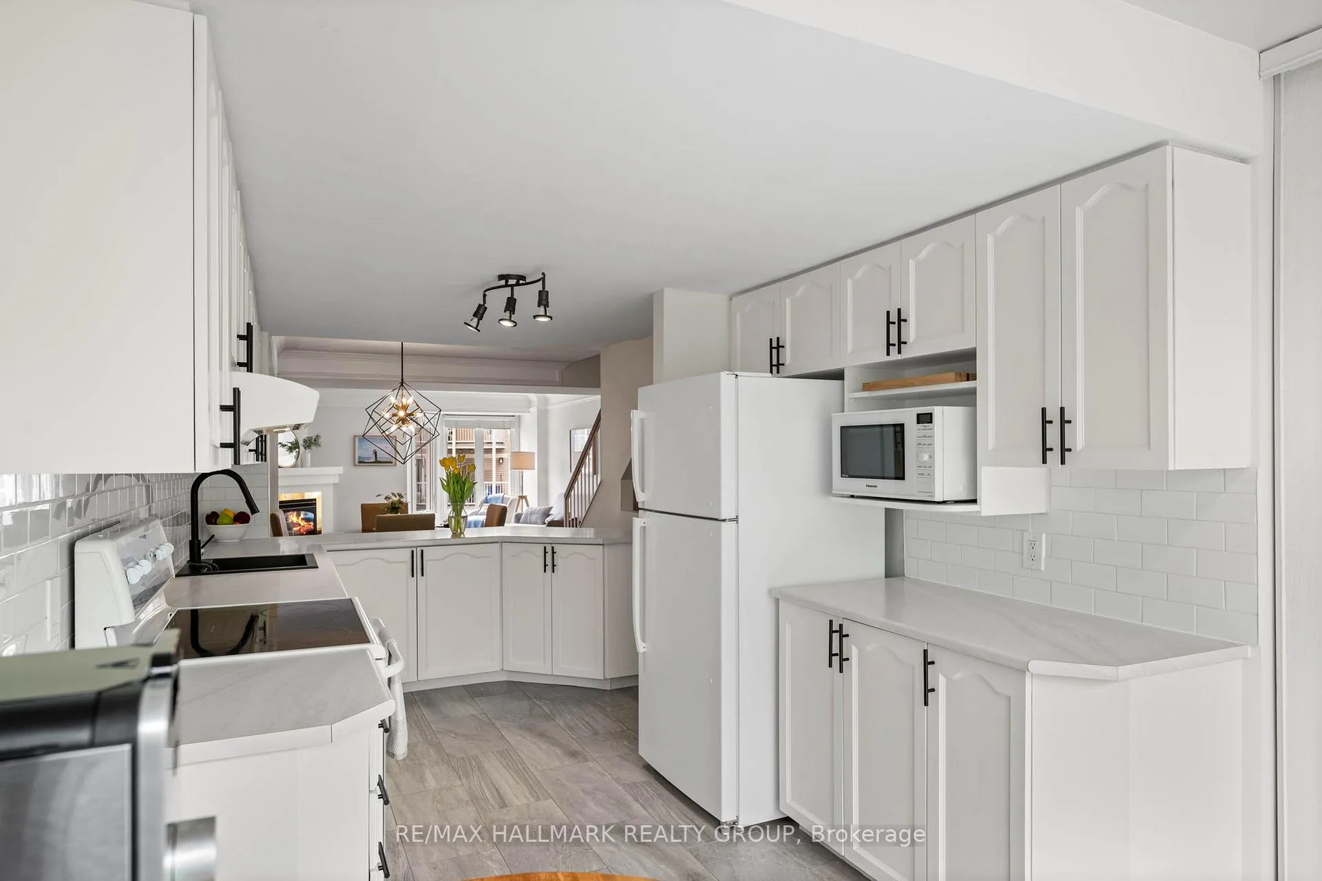Photo 11 of 1109 Gablefield Private, Ottawa, Beaconwood — HOMEH