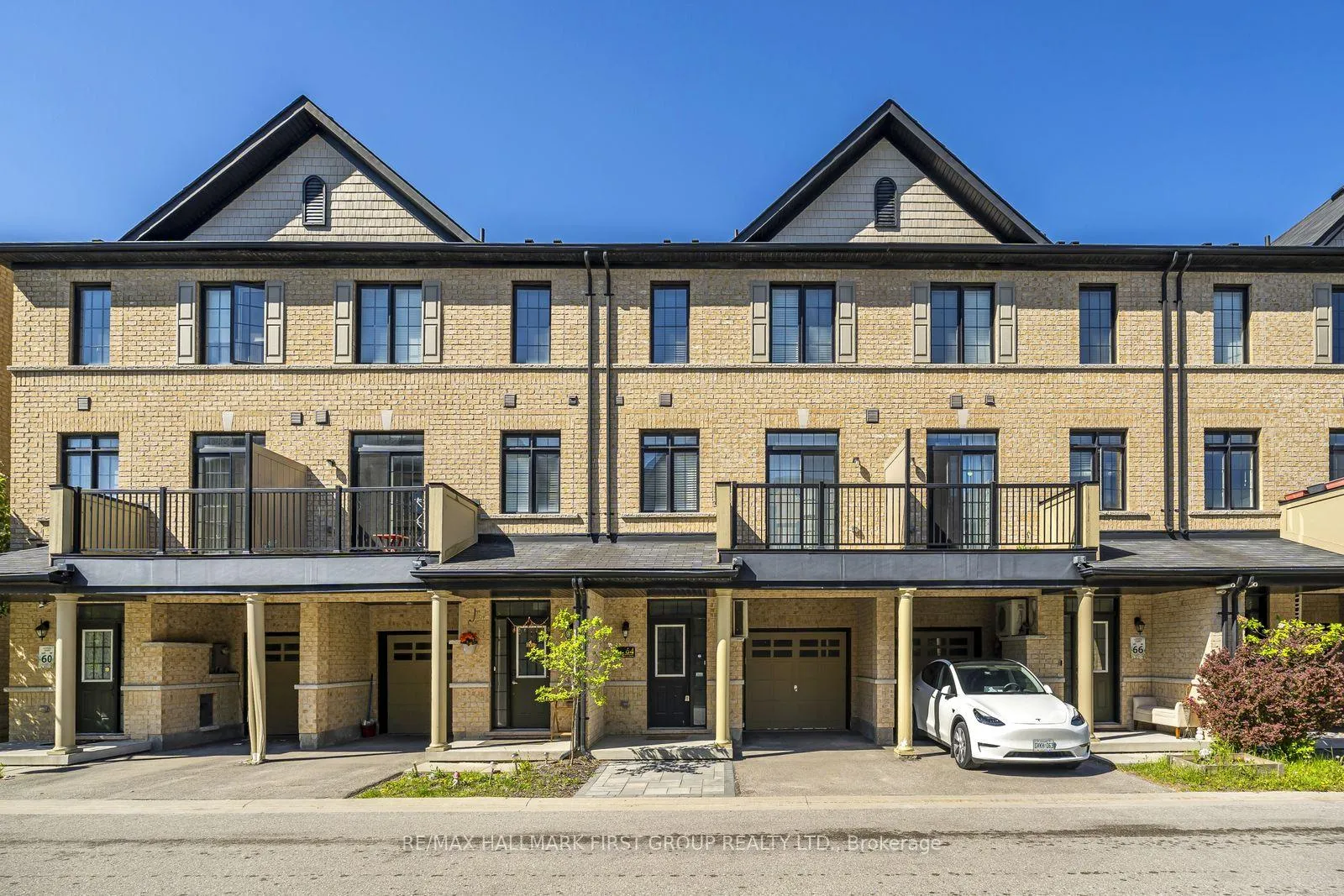 Photo 3 of 64 Quarrie Lane, Ajax, Northwest Ajax — HOMEH