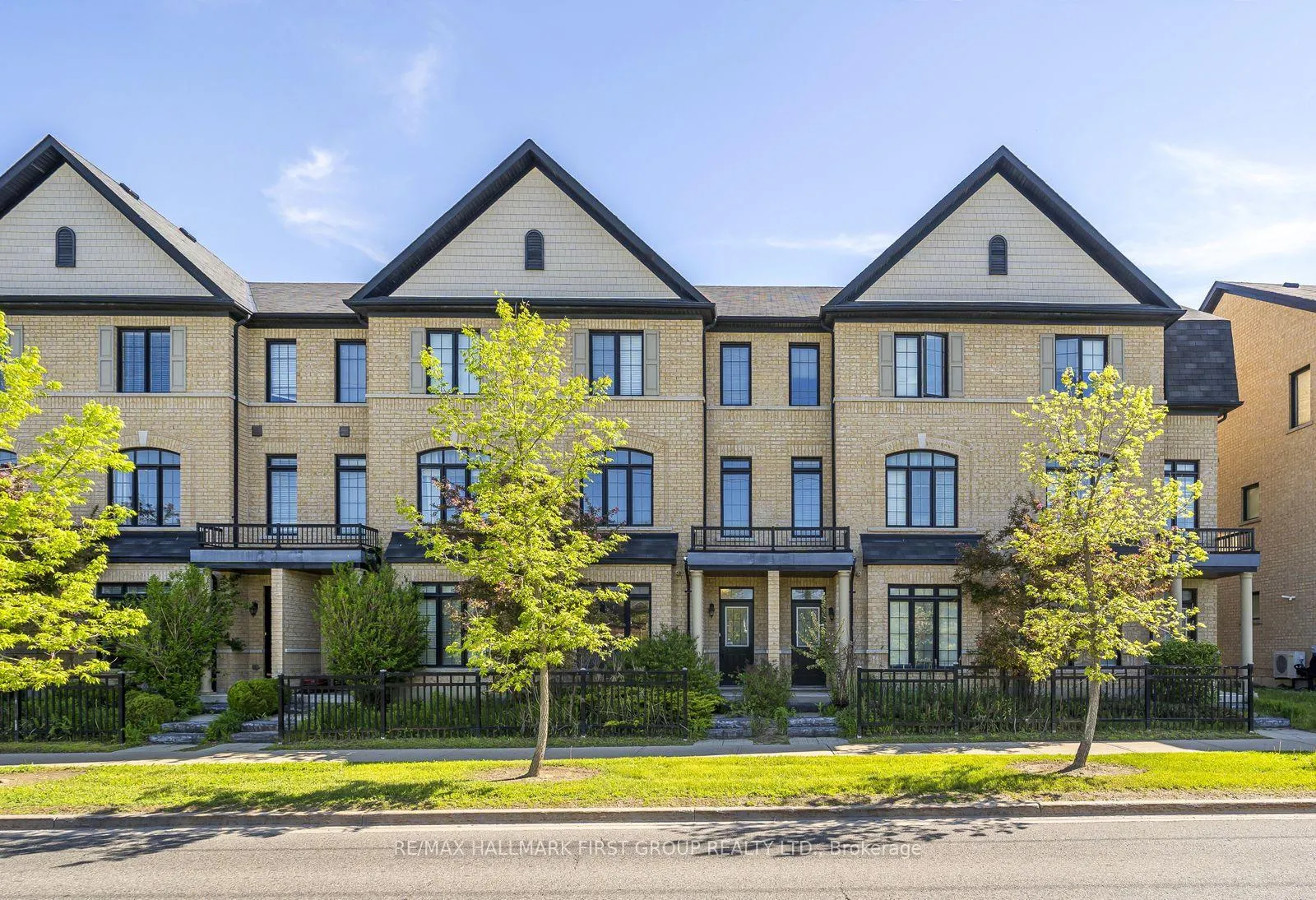 Photo 8 of 64 Quarrie Lane, Ajax, Northwest Ajax — HOMEH