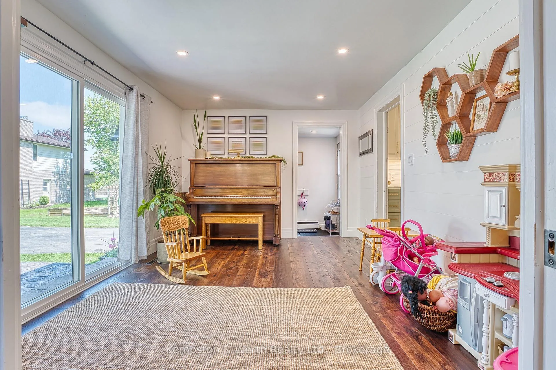 Photo 17 of 82 Main Street N, Perth East, Milverton — HOMEH