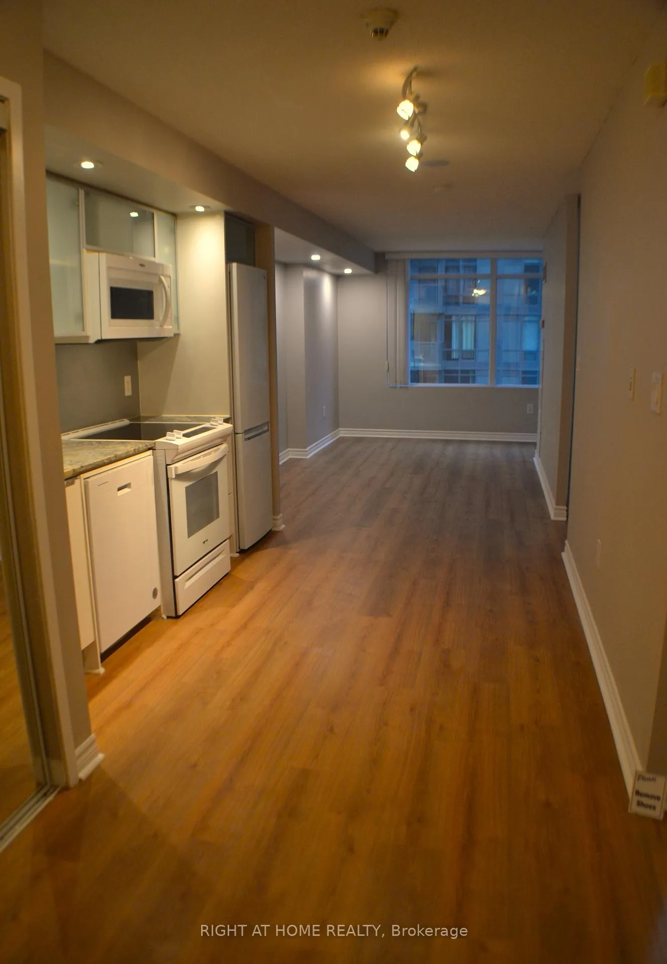 Photo 5 of Unit 1005, 25 Telegram Mews, Toronto, Waterfront Communities — HOMEH