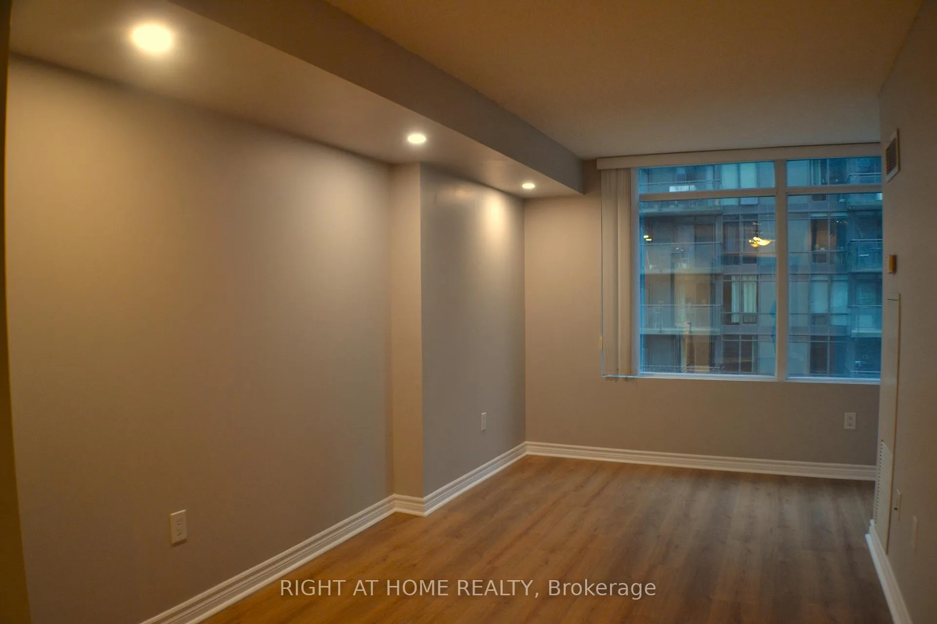 Photo 7 of Unit 1005, 25 Telegram Mews, Toronto, Waterfront Communities — HOMEH