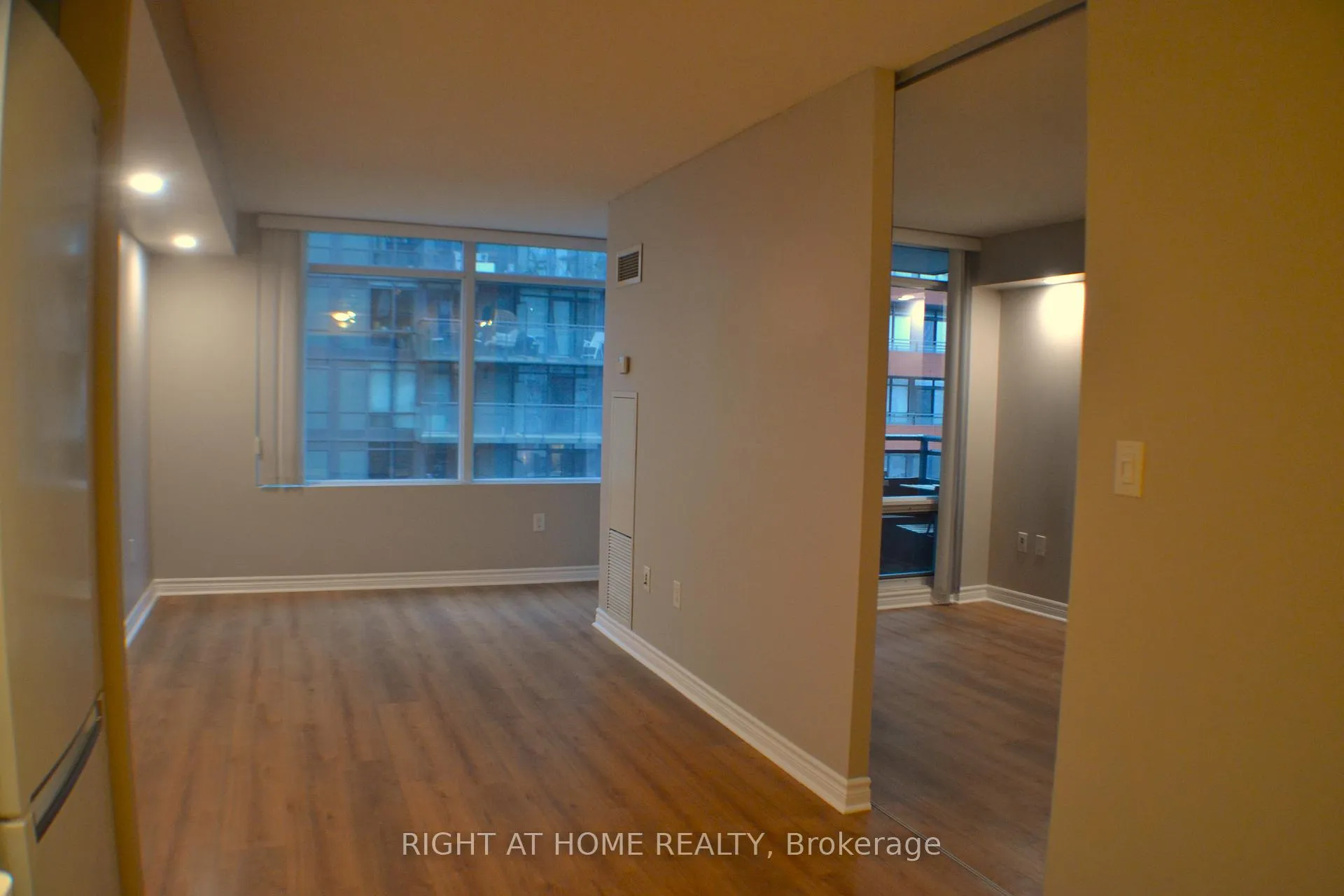 Photo 8 of Unit 1005, 25 Telegram Mews, Toronto, Waterfront Communities — HOMEH