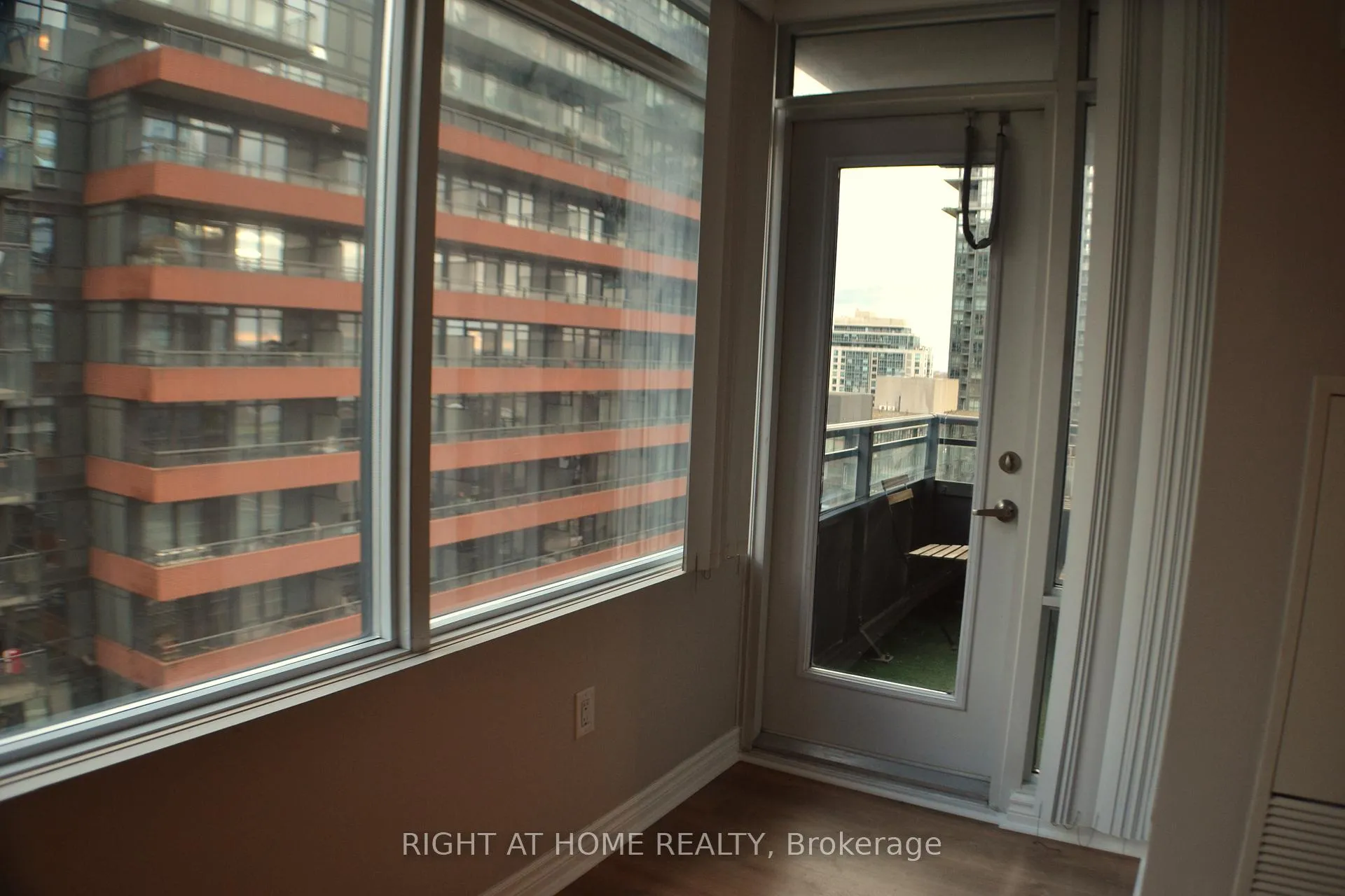 Photo 11 of Unit 1005, 25 Telegram Mews, Toronto, Waterfront Communities — HOMEH