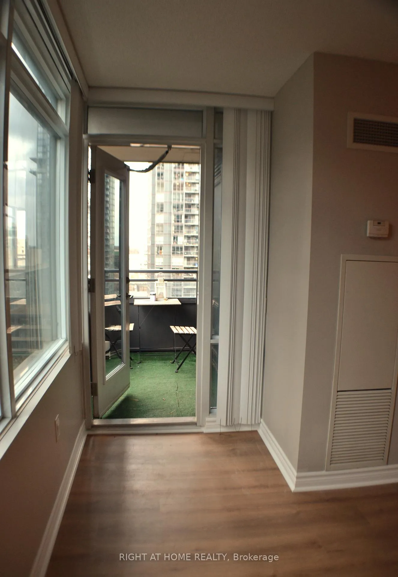 Photo 12 of Unit 1005, 25 Telegram Mews, Toronto, Waterfront Communities — HOMEH