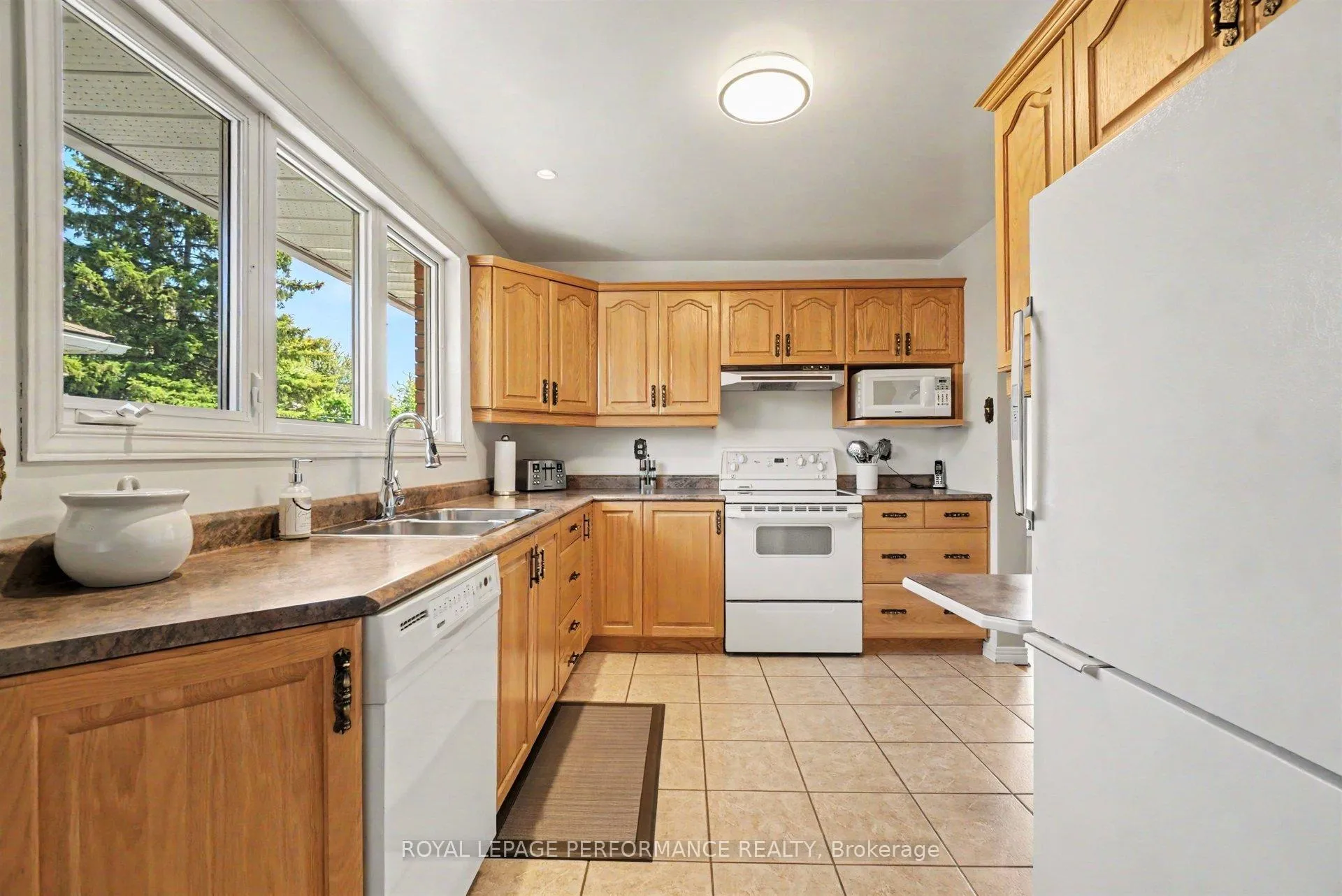 Photo 6 of 615 Quebec Street, Ottawa, Castle Heights/Rideau High — HOMEH
