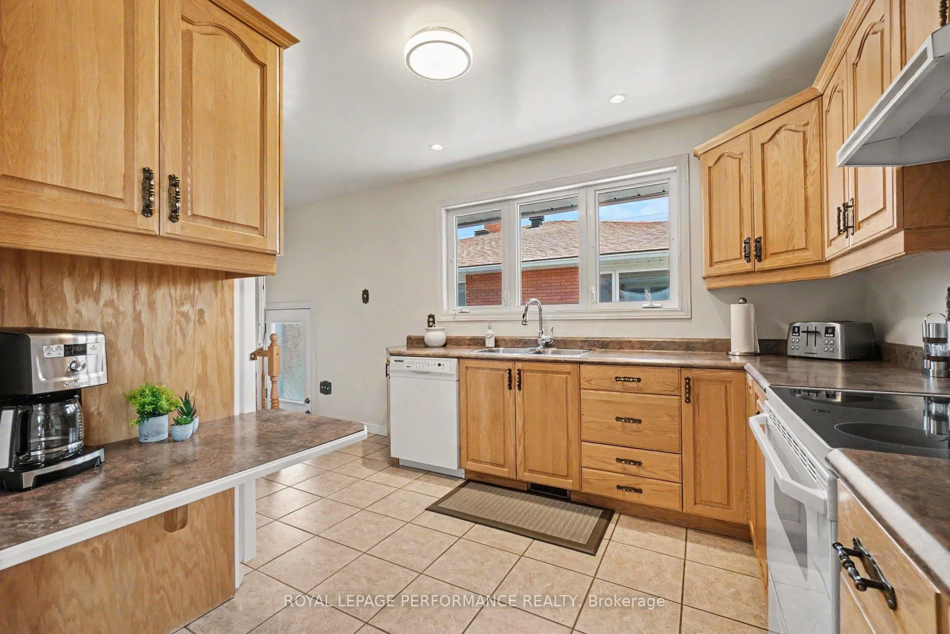 Photo 7 of 615 Quebec Street, Ottawa, Castle Heights/Rideau High — HOMEH