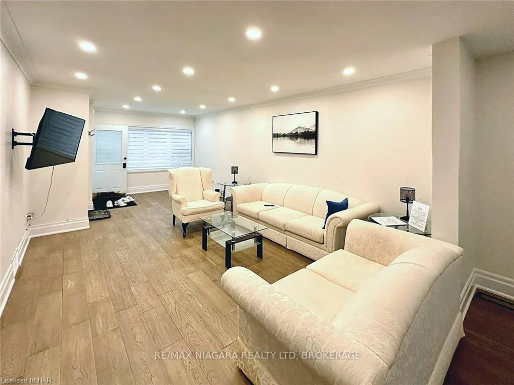 Photo 1 of 6422 Ker Street, Niagara Falls, Dorchester — HOMEH