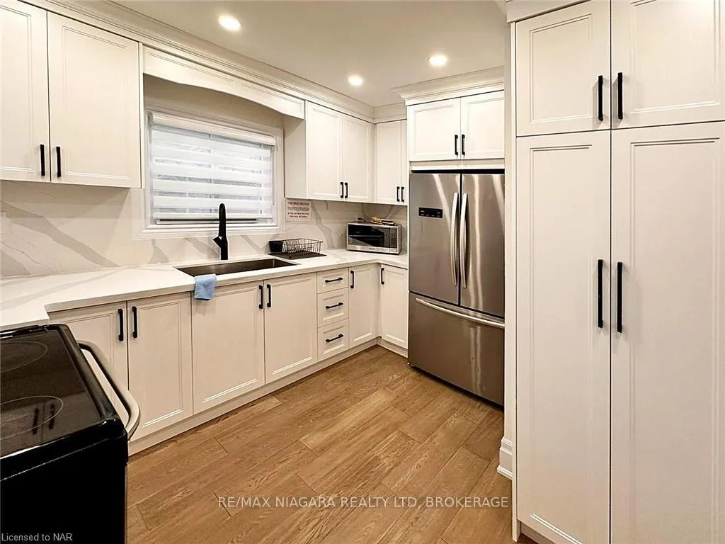 Photo 3 of 6422 Ker Street, Niagara Falls, Dorchester — HOMEH