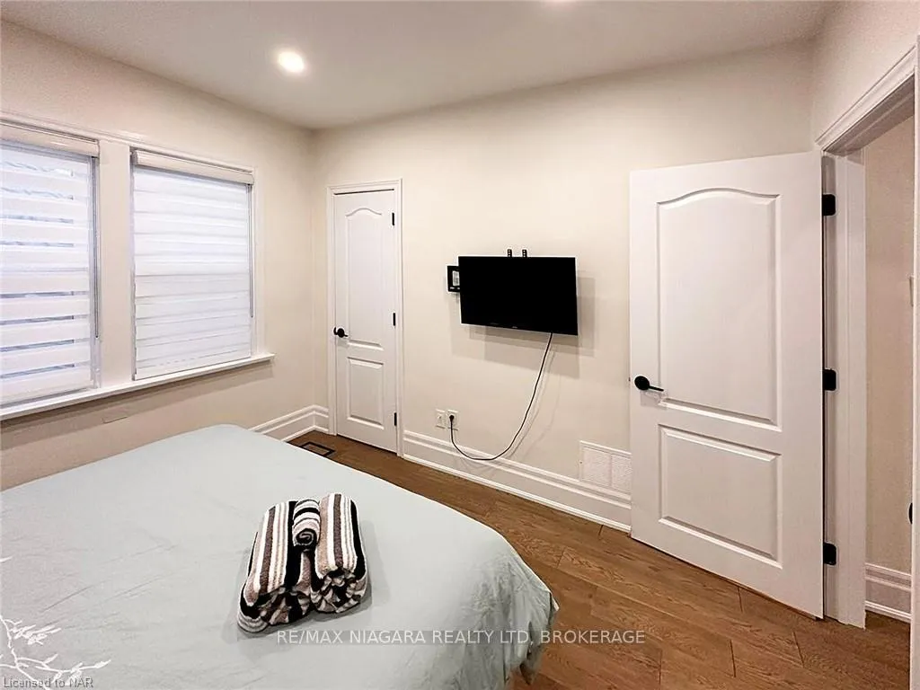 Photo 6 of 6422 Ker Street, Niagara Falls, Dorchester — HOMEH