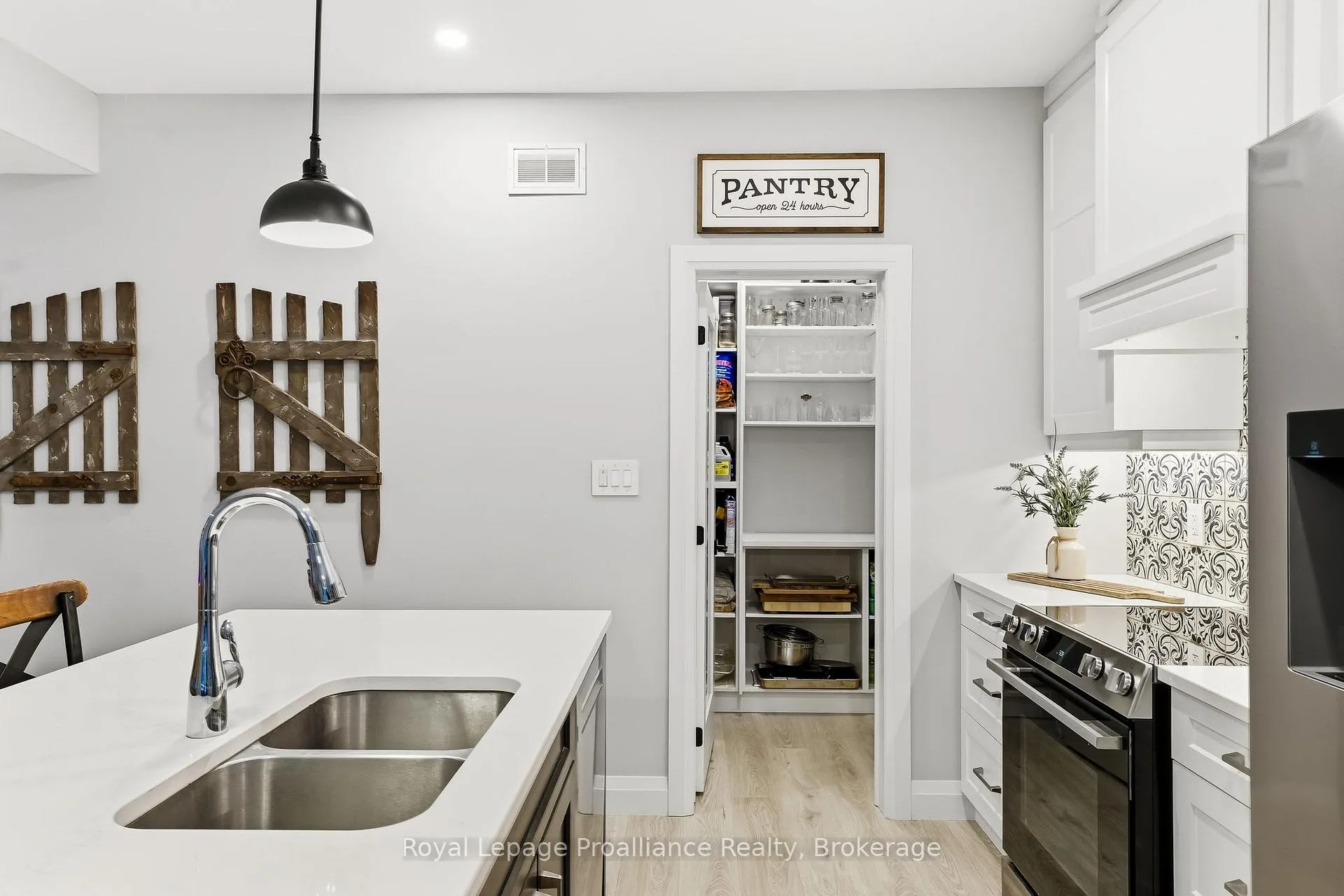 Photo 10 of 4 Mackenzie John Crescent, Brighton — HOMEH