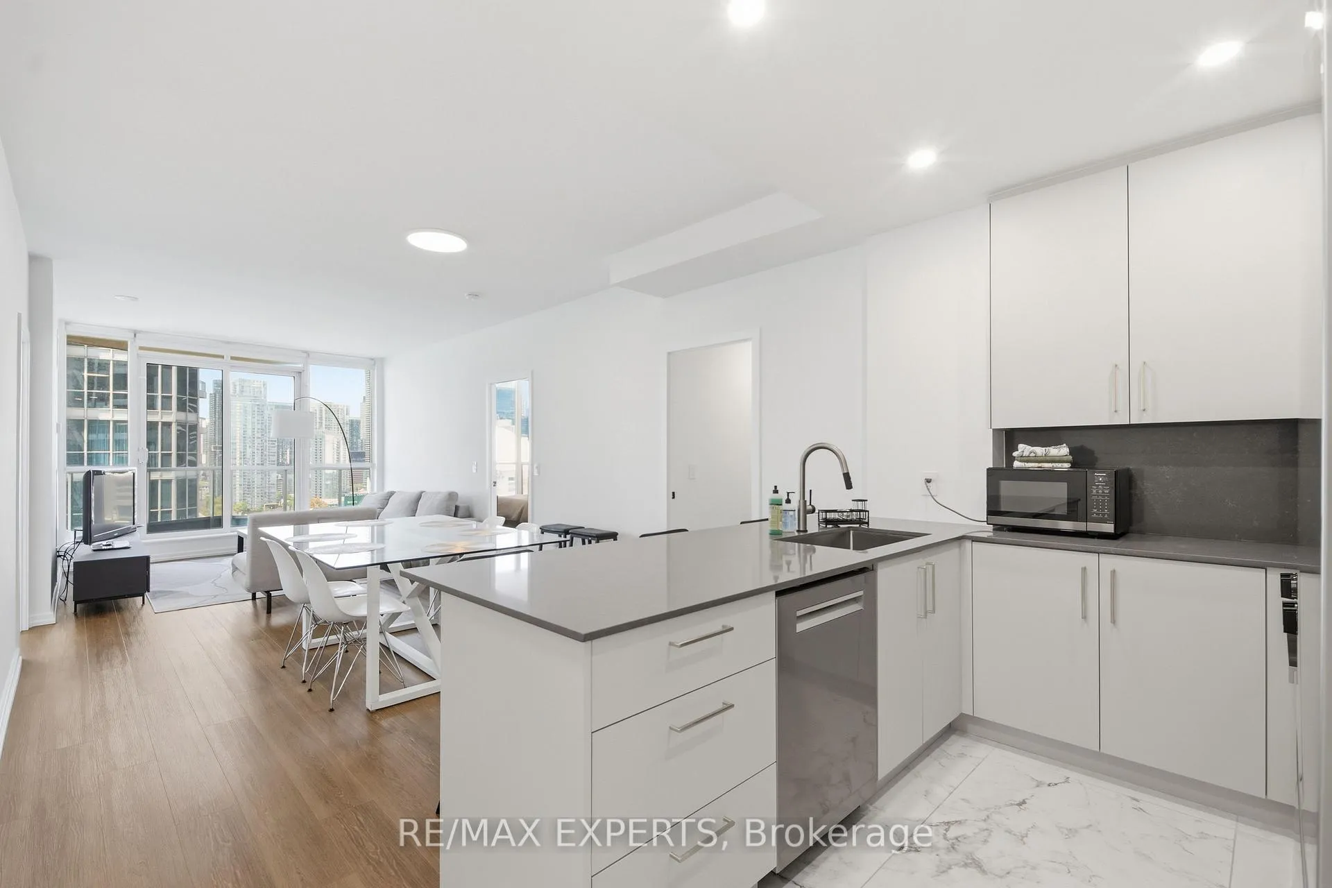 Photo 8 of Unit 2211, 208 Queens Quay W, Toronto, Waterfront Communities — HOMEH