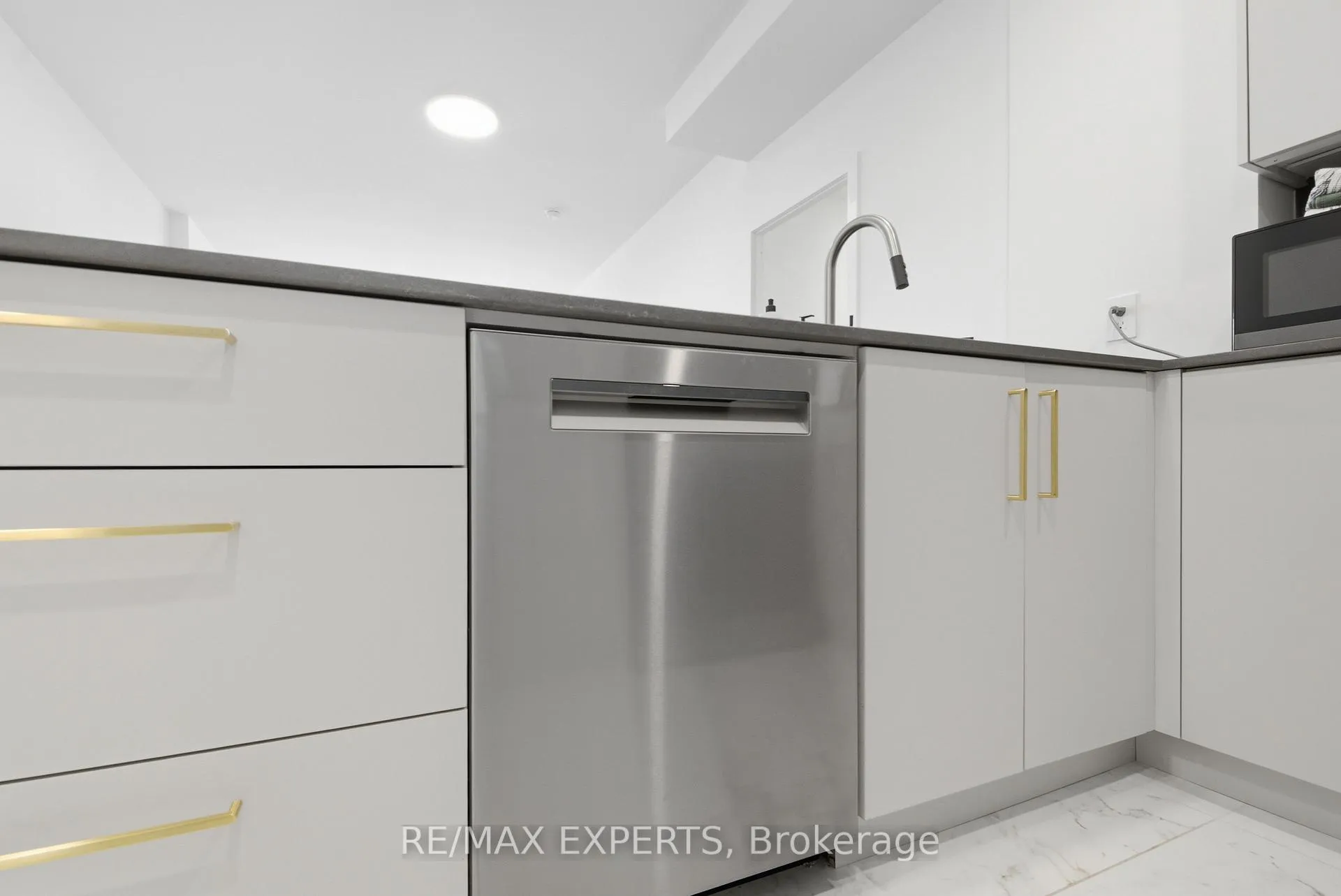 Photo 10 of Unit 2211, 208 Queens Quay W, Toronto, Waterfront Communities — HOMEH