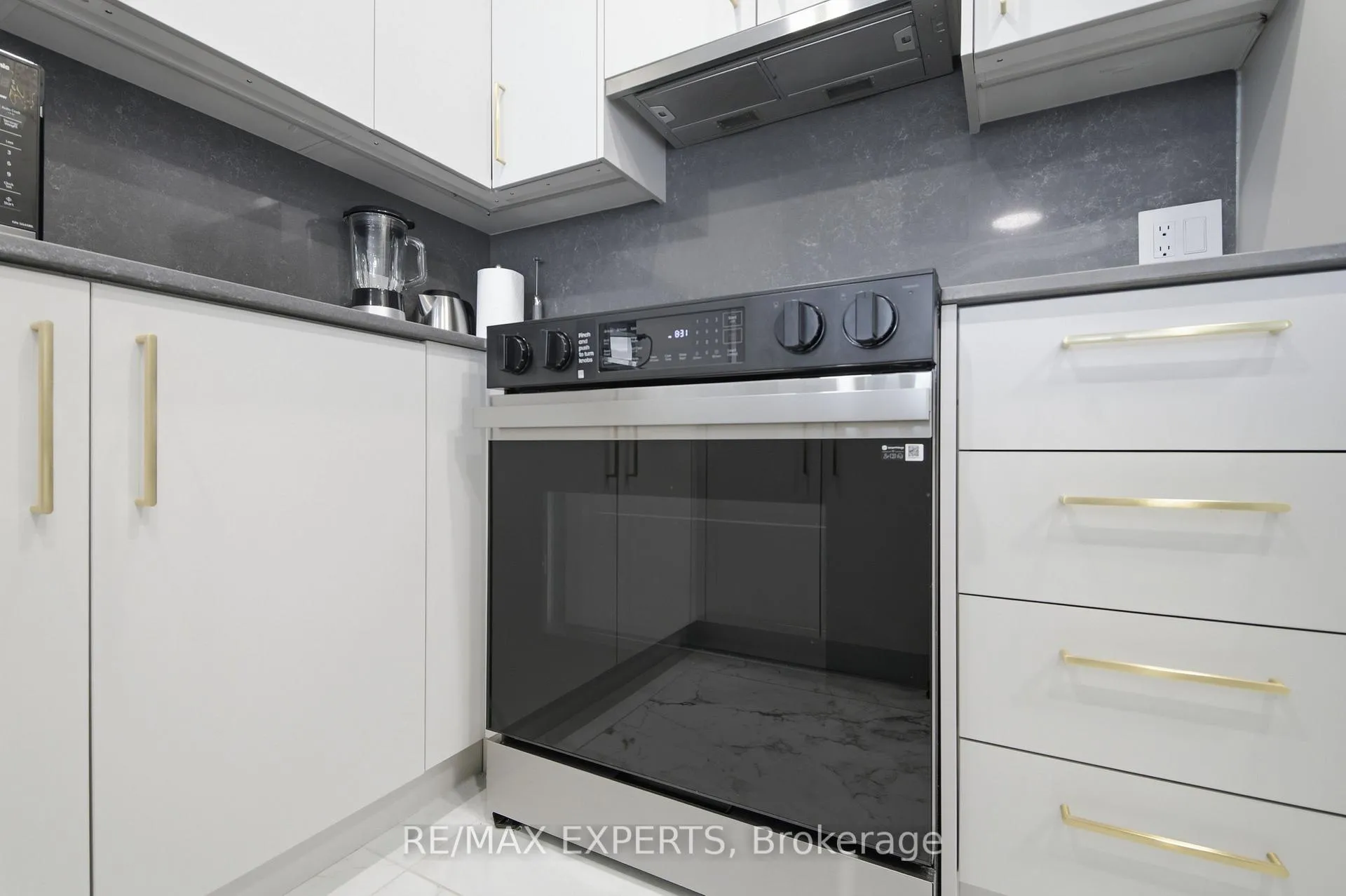 Photo 11 of Unit 2211, 208 Queens Quay W, Toronto, Waterfront Communities — HOMEH