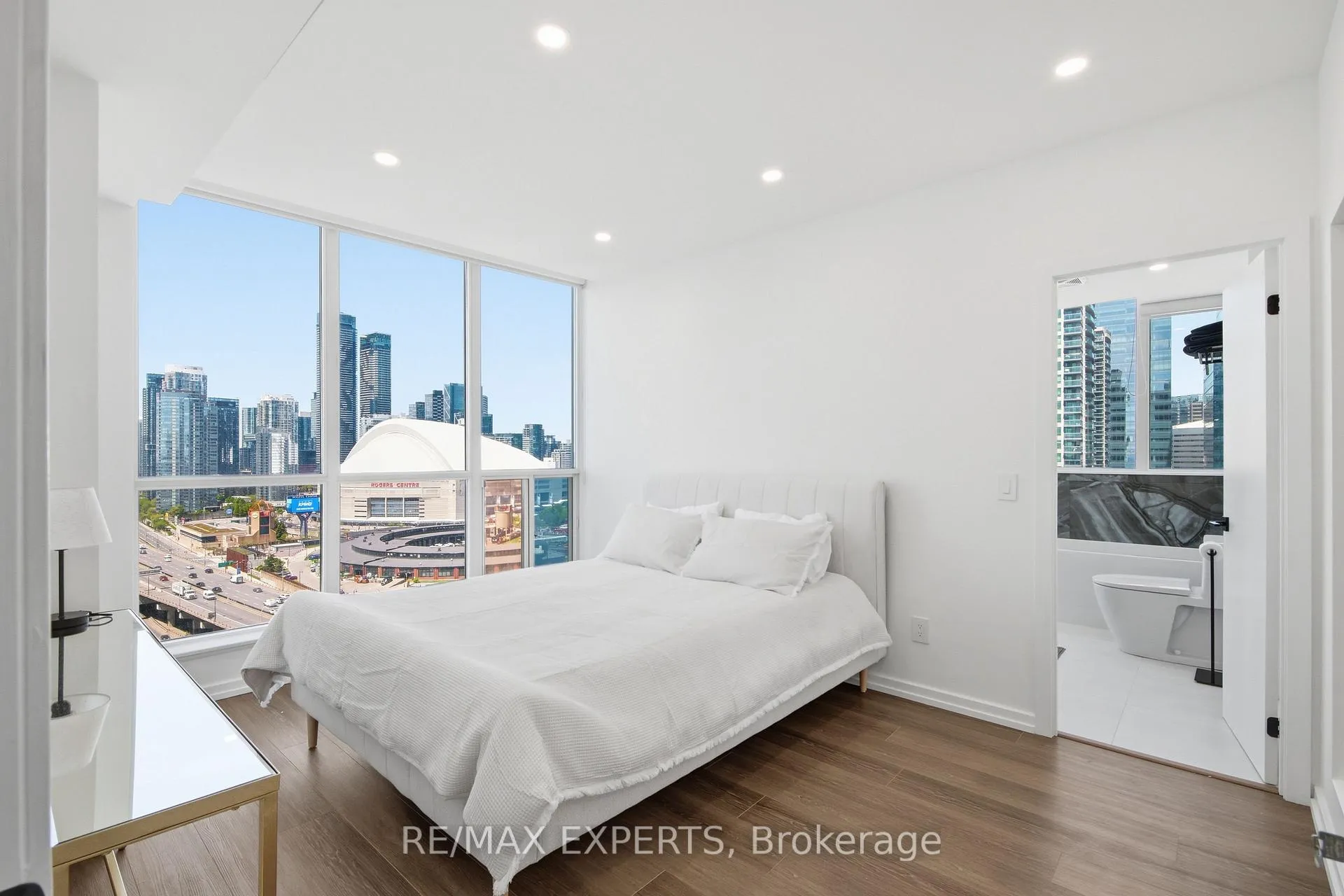 Photo 17 of Unit 2211, 208 Queens Quay W, Toronto, Waterfront Communities — HOMEH