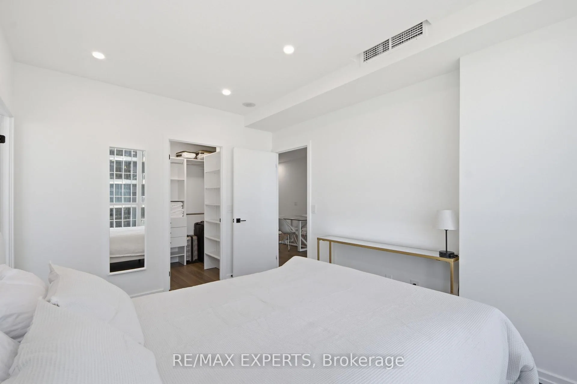 Photo 18 of Unit 2211, 208 Queens Quay W, Toronto, Waterfront Communities — HOMEH