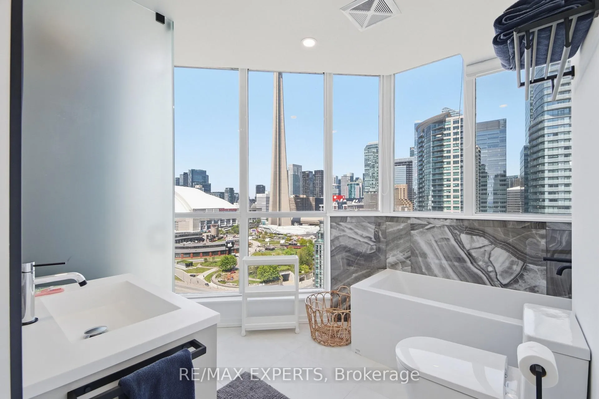 Photo 20 of Unit 2211, 208 Queens Quay W, Toronto, Waterfront Communities — HOMEH
