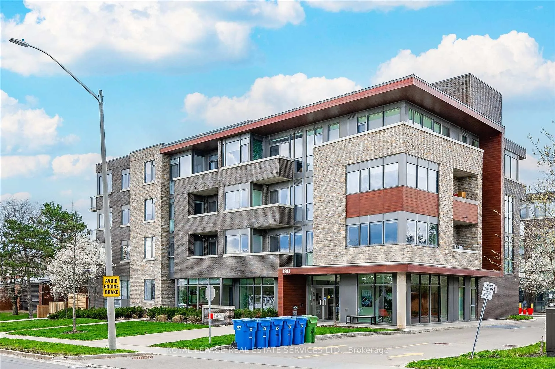 Photo 2 of Unit 111, 1284 Guelph Line, Burlington, Mountainside — HOMEH