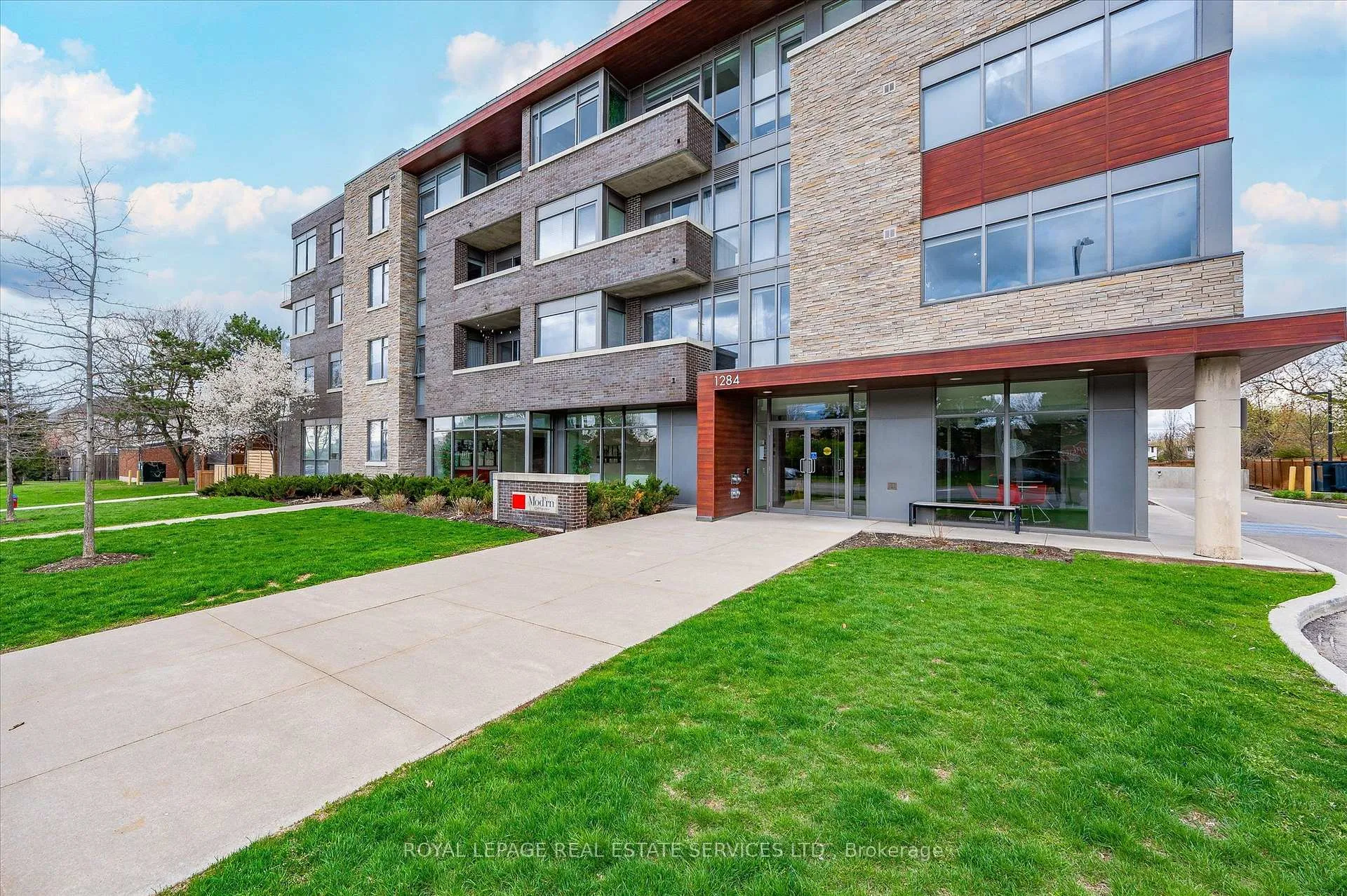 Photo 4 of Unit 111, 1284 Guelph Line, Burlington, Mountainside — HOMEH