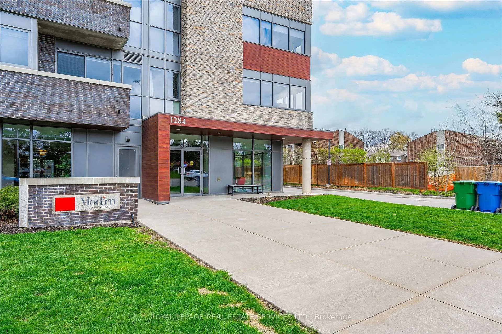 Photo 5 of Unit 111, 1284 Guelph Line, Burlington, Mountainside — HOMEH
