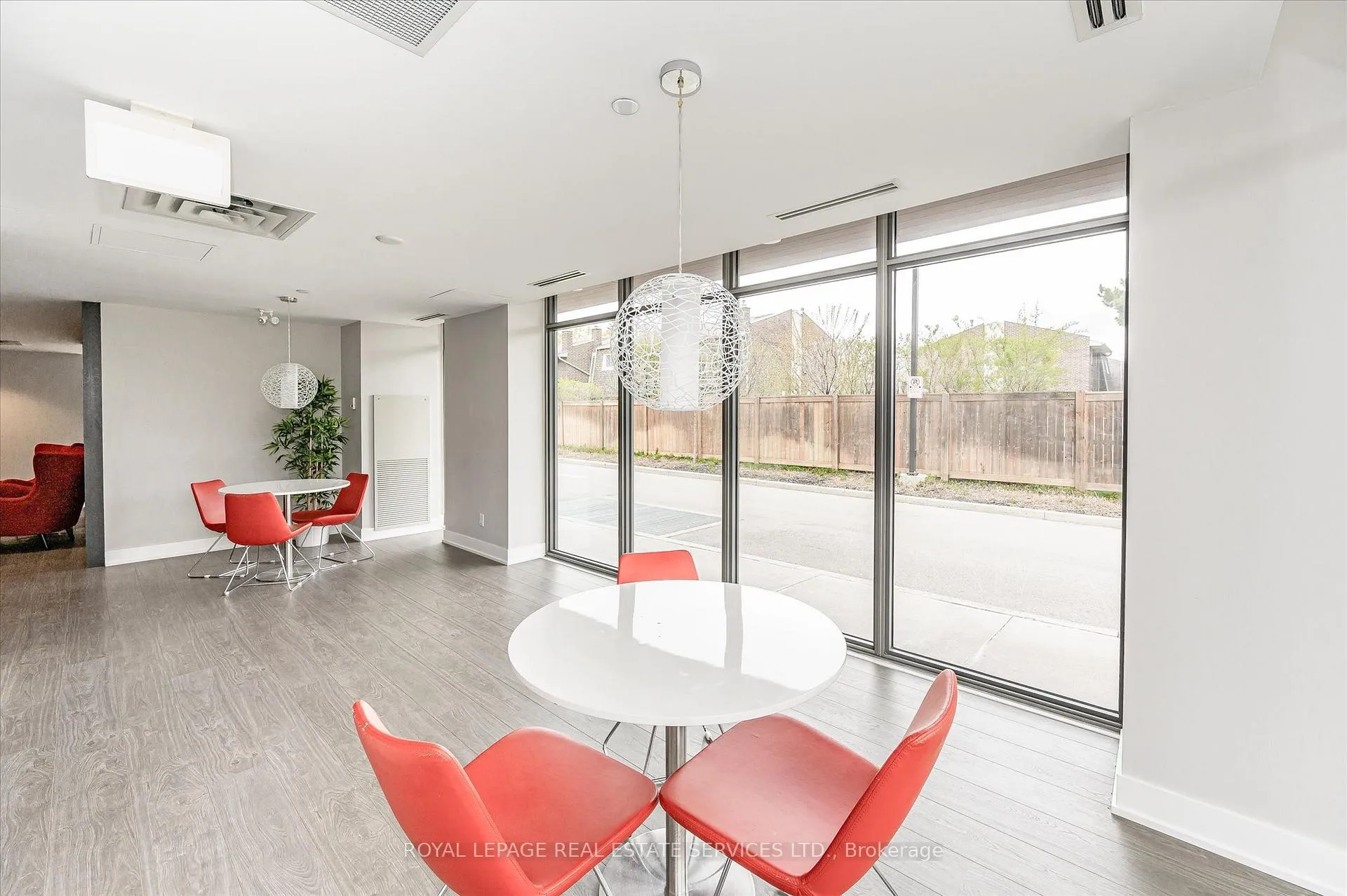 Photo 8 of Unit 111, 1284 Guelph Line, Burlington, Mountainside — HOMEH