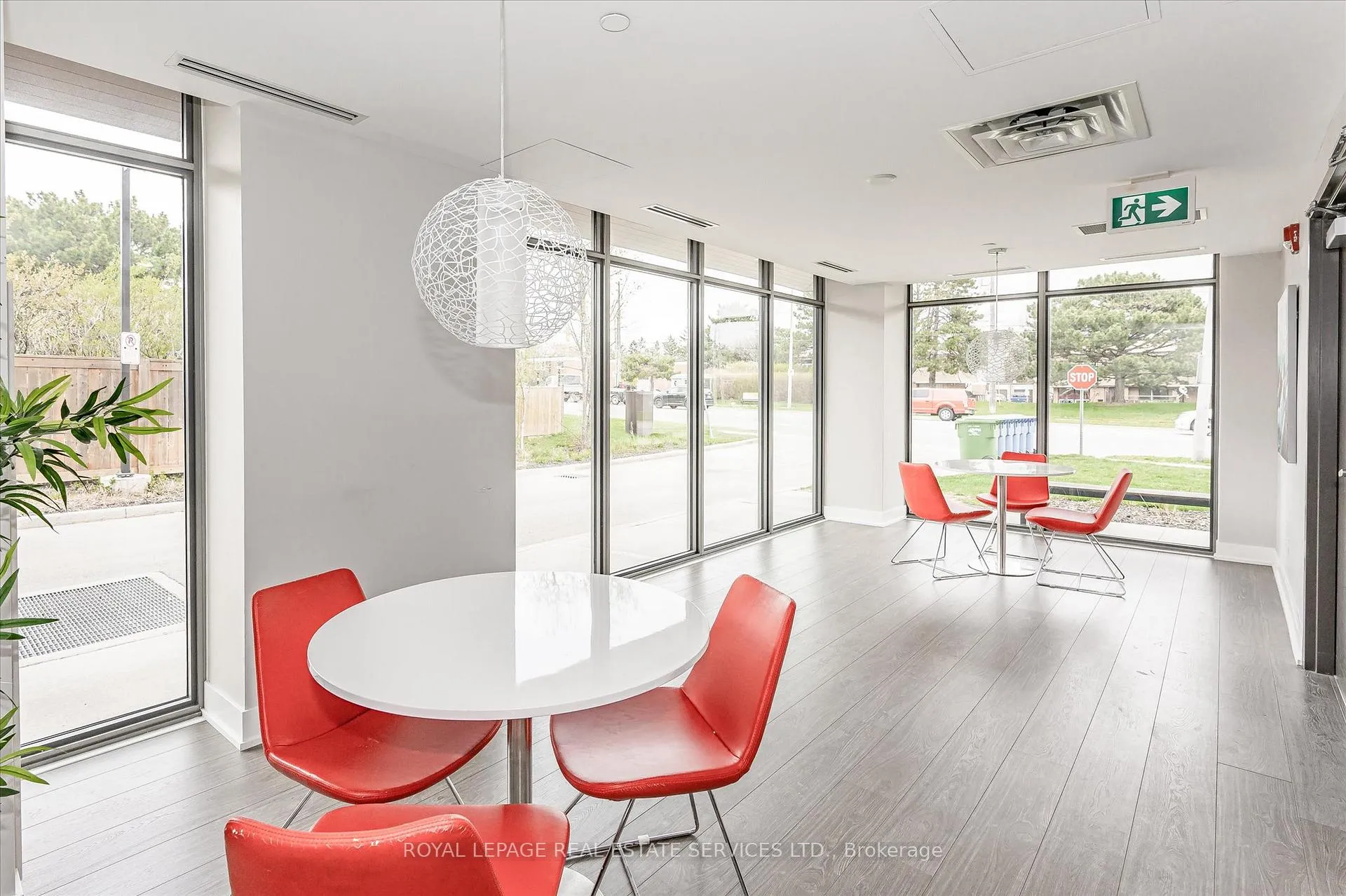Photo 9 of Unit 111, 1284 Guelph Line, Burlington, Mountainside — HOMEH