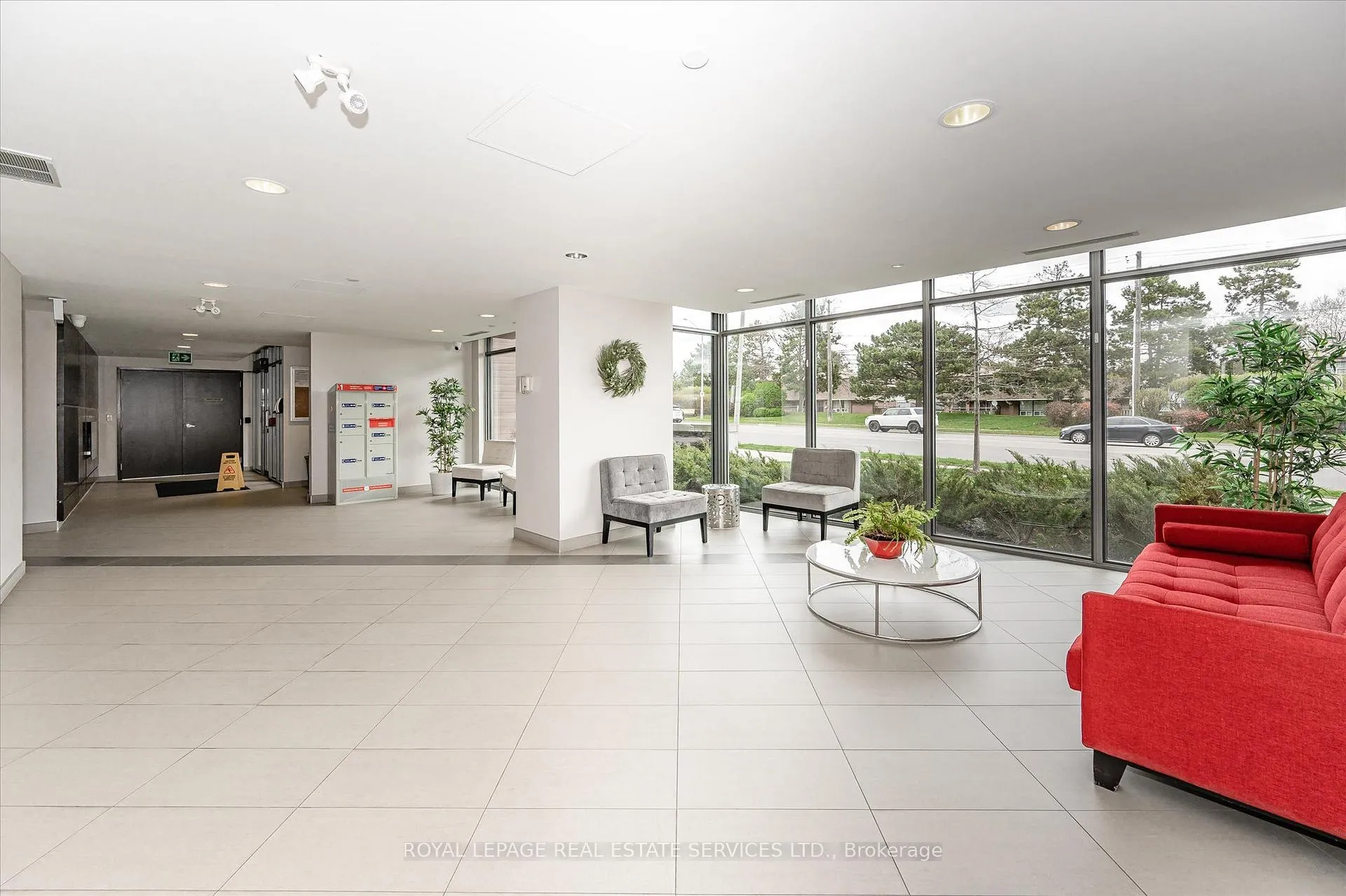 Photo 10 of Unit 111, 1284 Guelph Line, Burlington, Mountainside — HOMEH