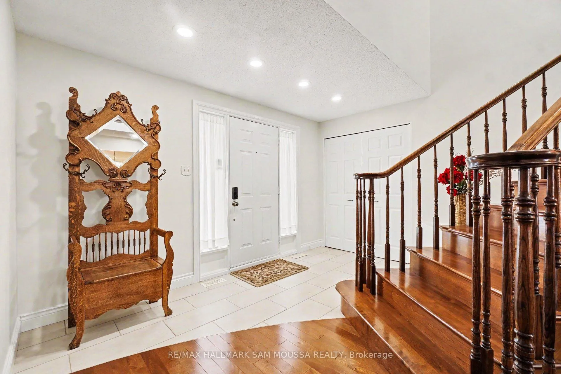 Photo 4 of 6115 Voyageur Drive, Ottawa, Convent Glen — HOMEH