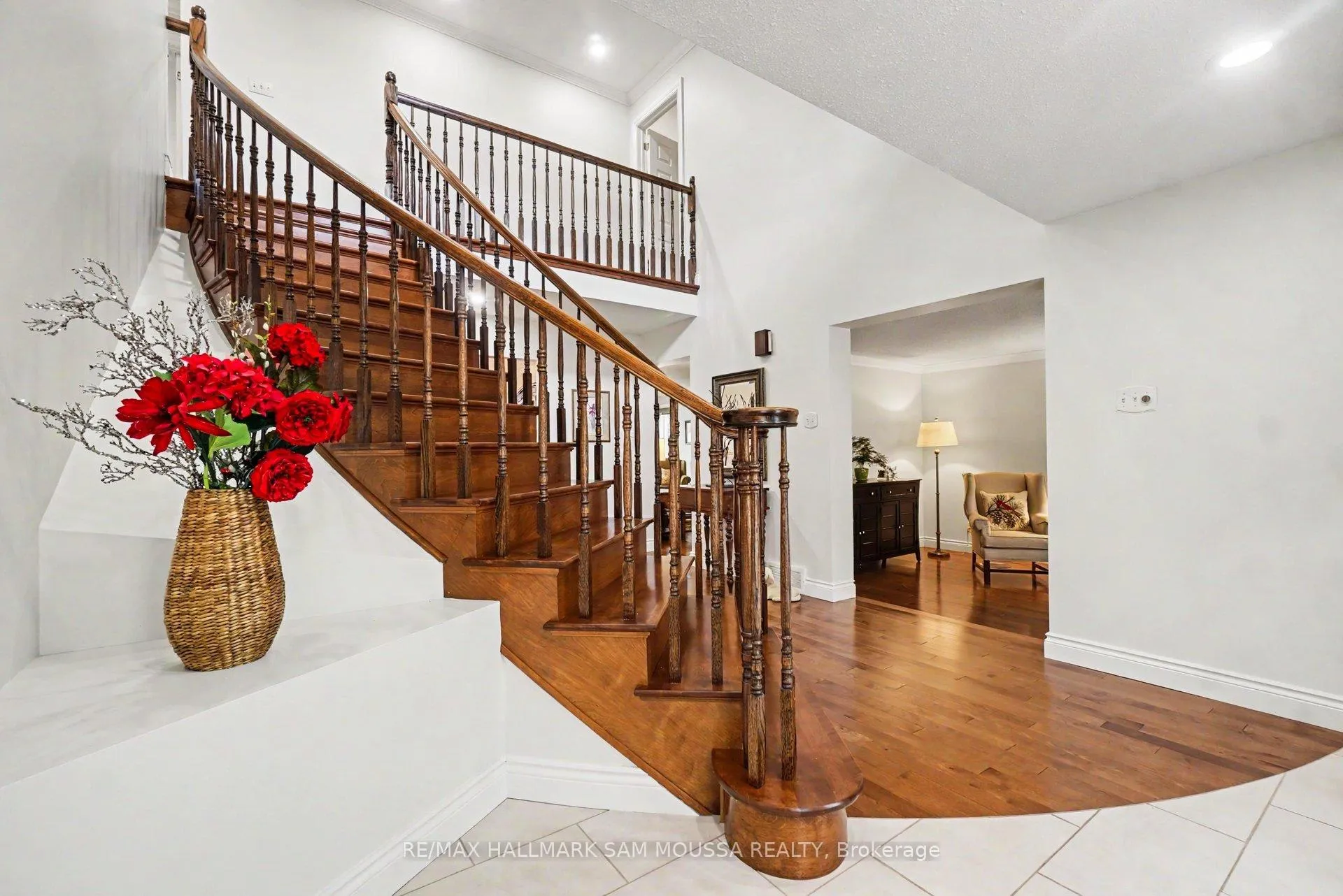Photo 6 of 6115 Voyageur Drive, Ottawa, Convent Glen — HOMEH