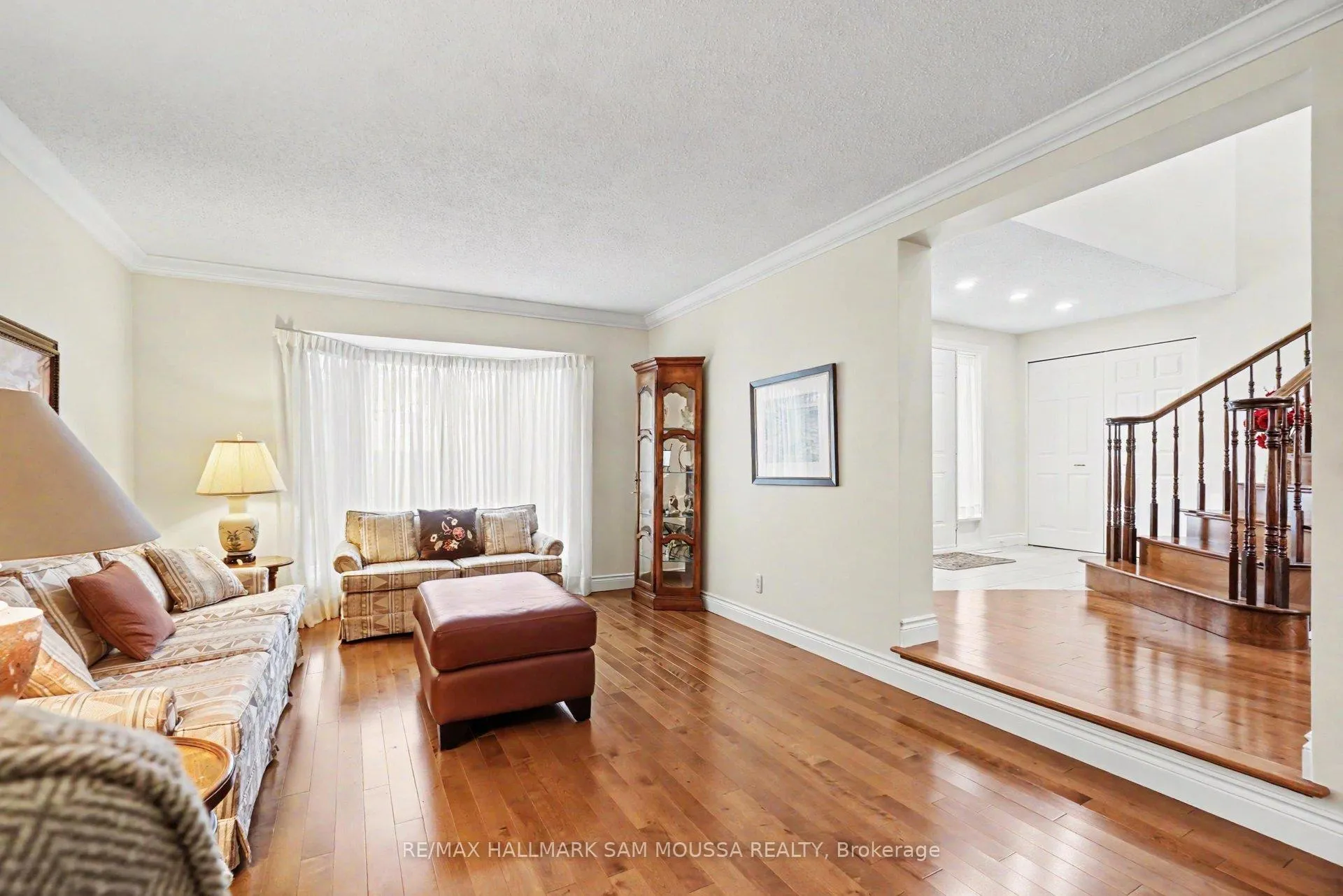 Photo 9 of 6115 Voyageur Drive, Ottawa, Convent Glen — HOMEH