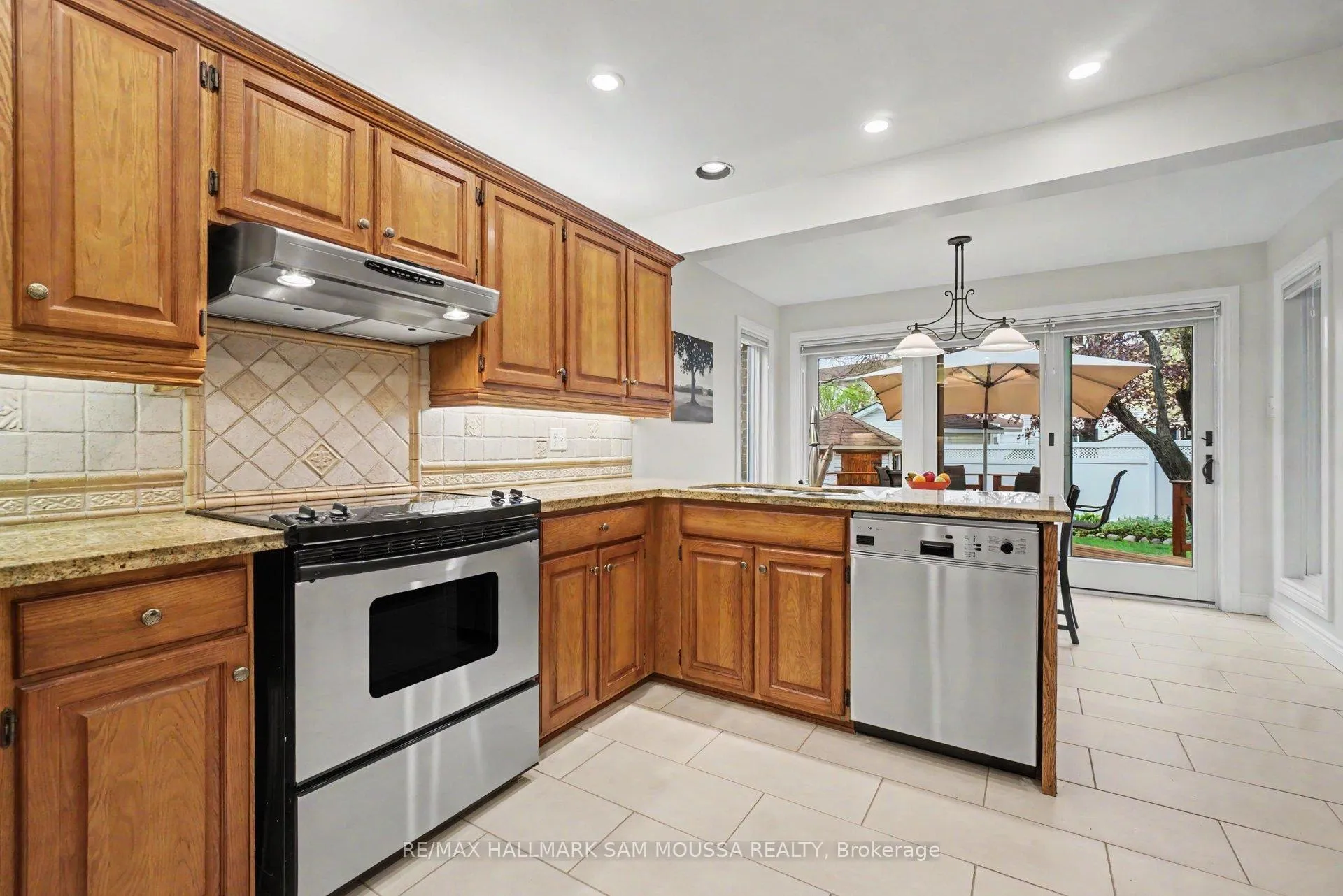 Photo 17 of 6115 Voyageur Drive, Ottawa, Convent Glen — HOMEH