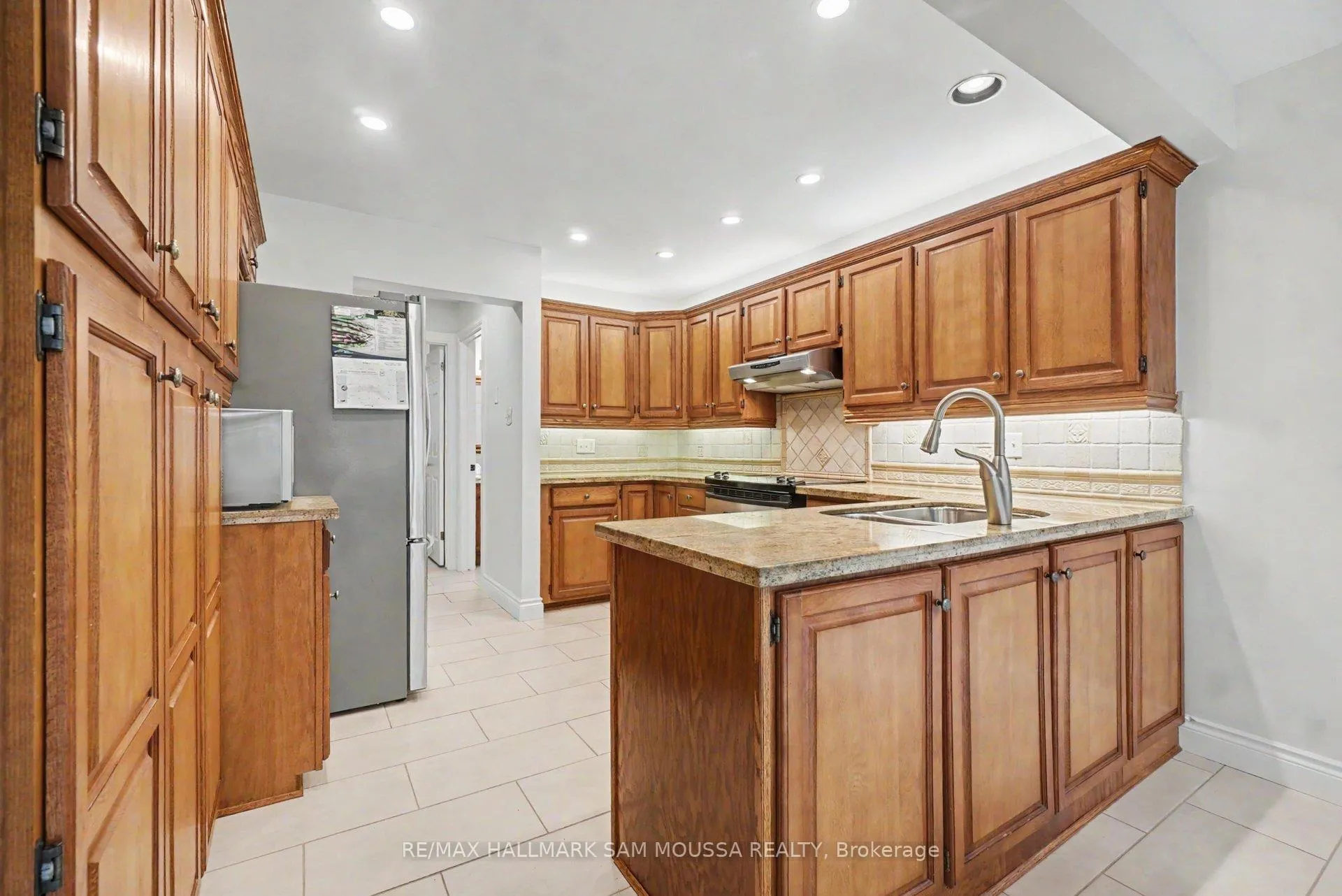 Photo 19 of 6115 Voyageur Drive, Ottawa, Convent Glen — HOMEH