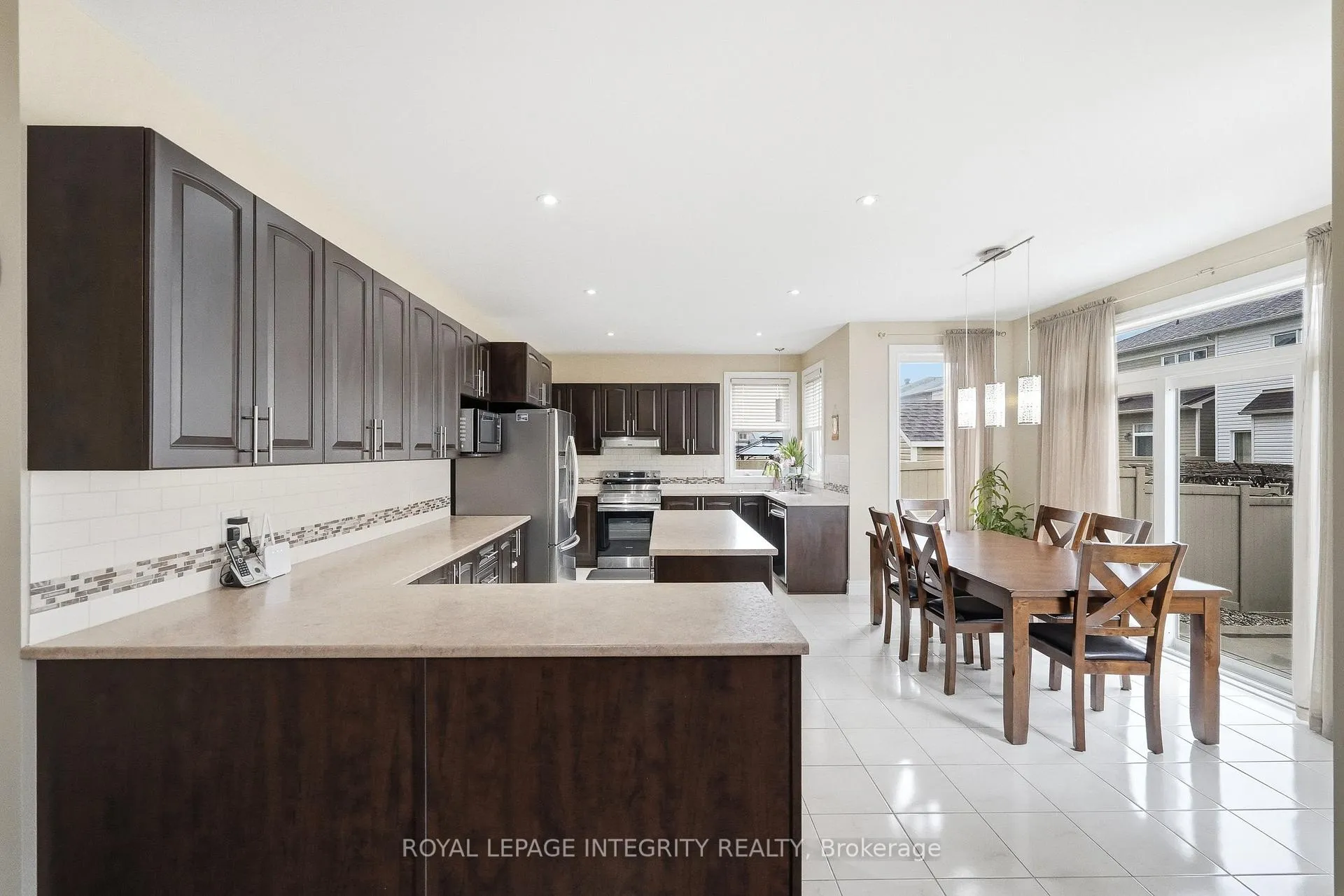 Photo 12 of 408 Nestleton Street, Ottawa, Avalon East — HOMEH