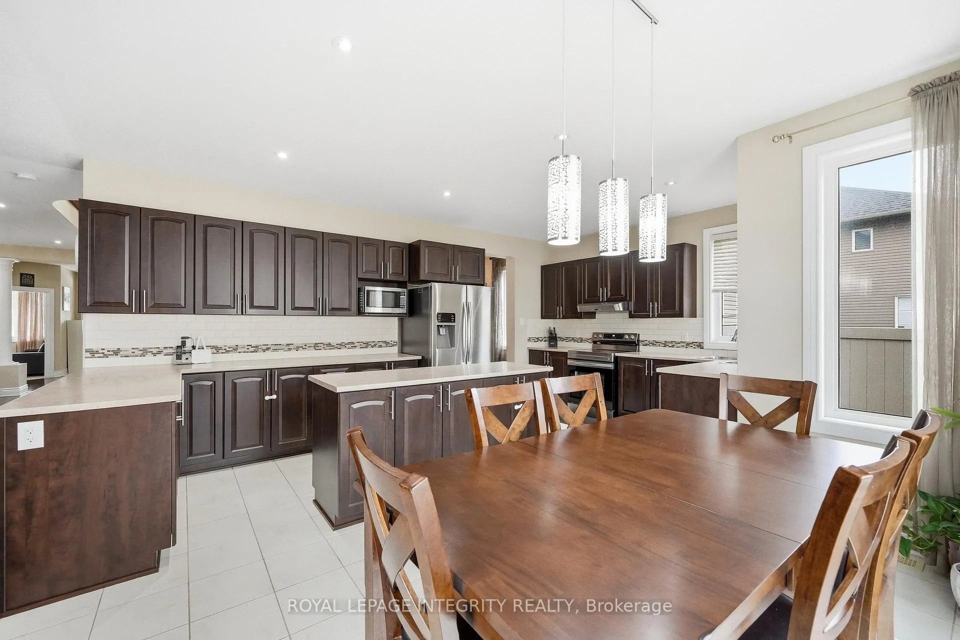 Photo 13 of 408 Nestleton Street, Ottawa, Avalon East — HOMEH