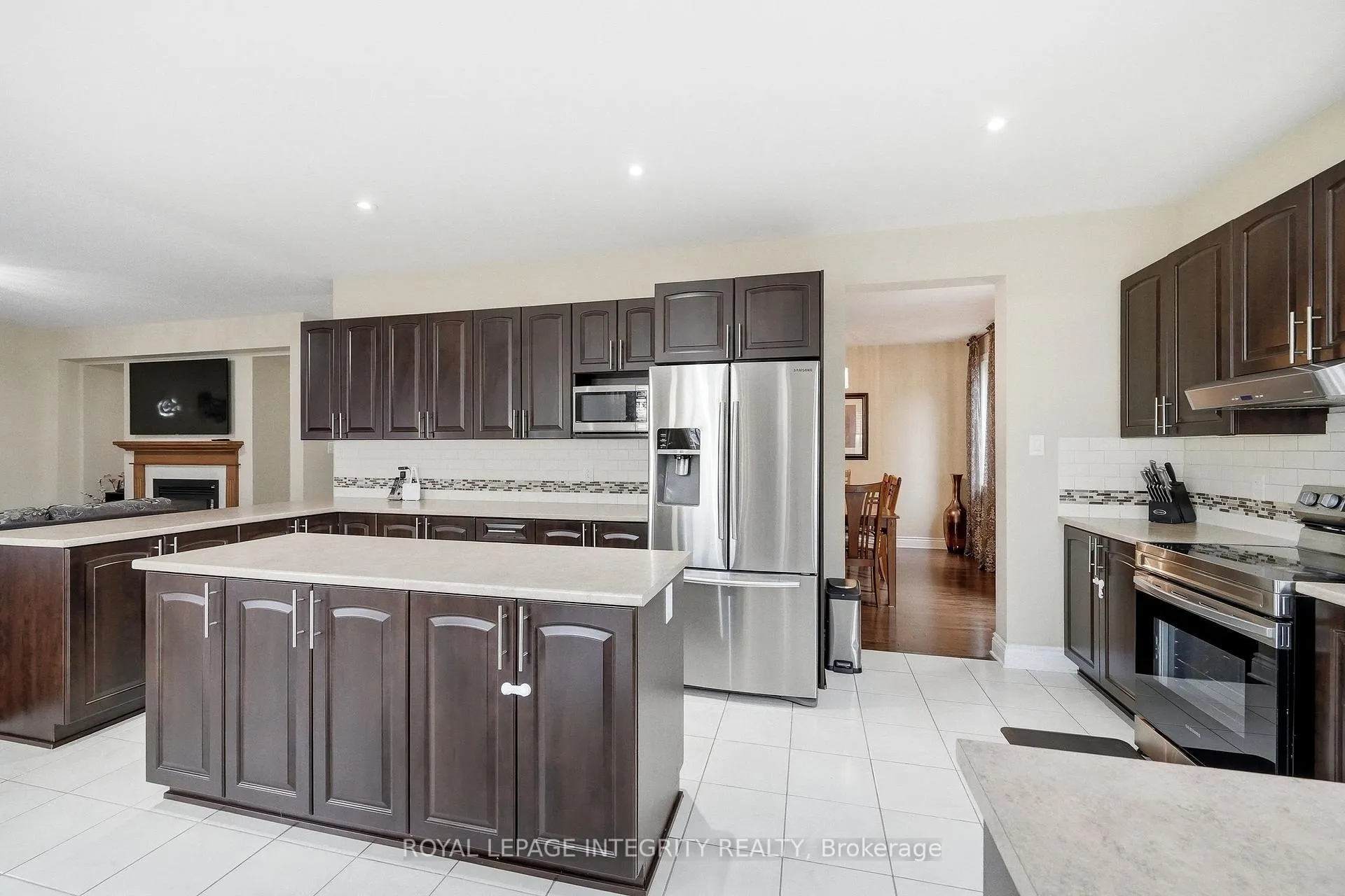 Photo 14 of 408 Nestleton Street, Ottawa, Avalon East — HOMEH