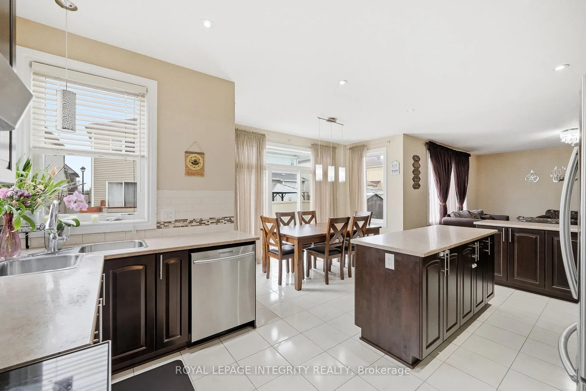 Photo 15 of 408 Nestleton Street, Ottawa, Avalon East — HOMEH