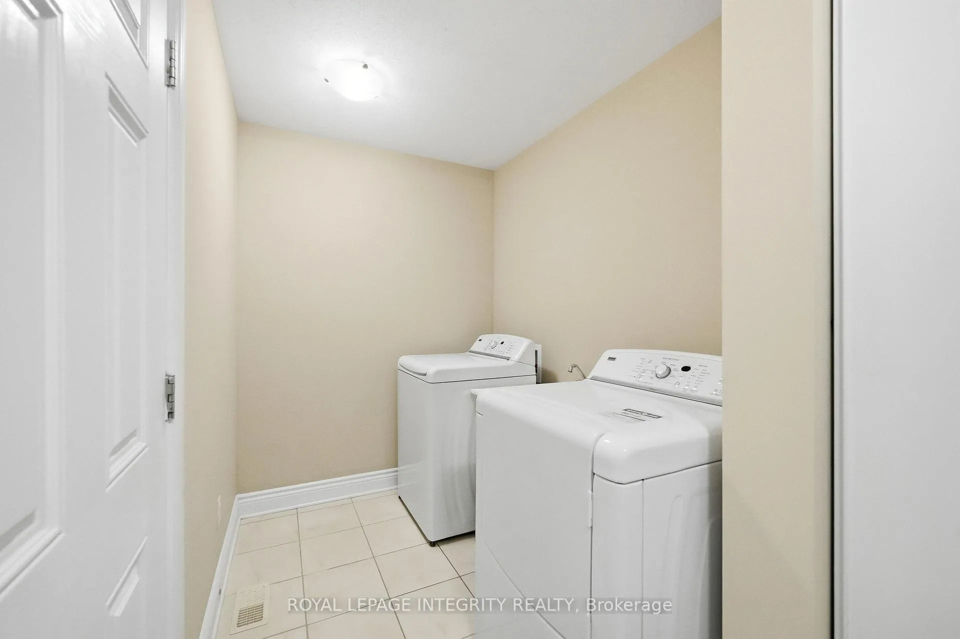 Photo 20 of 408 Nestleton Street, Ottawa, Avalon East — HOMEH