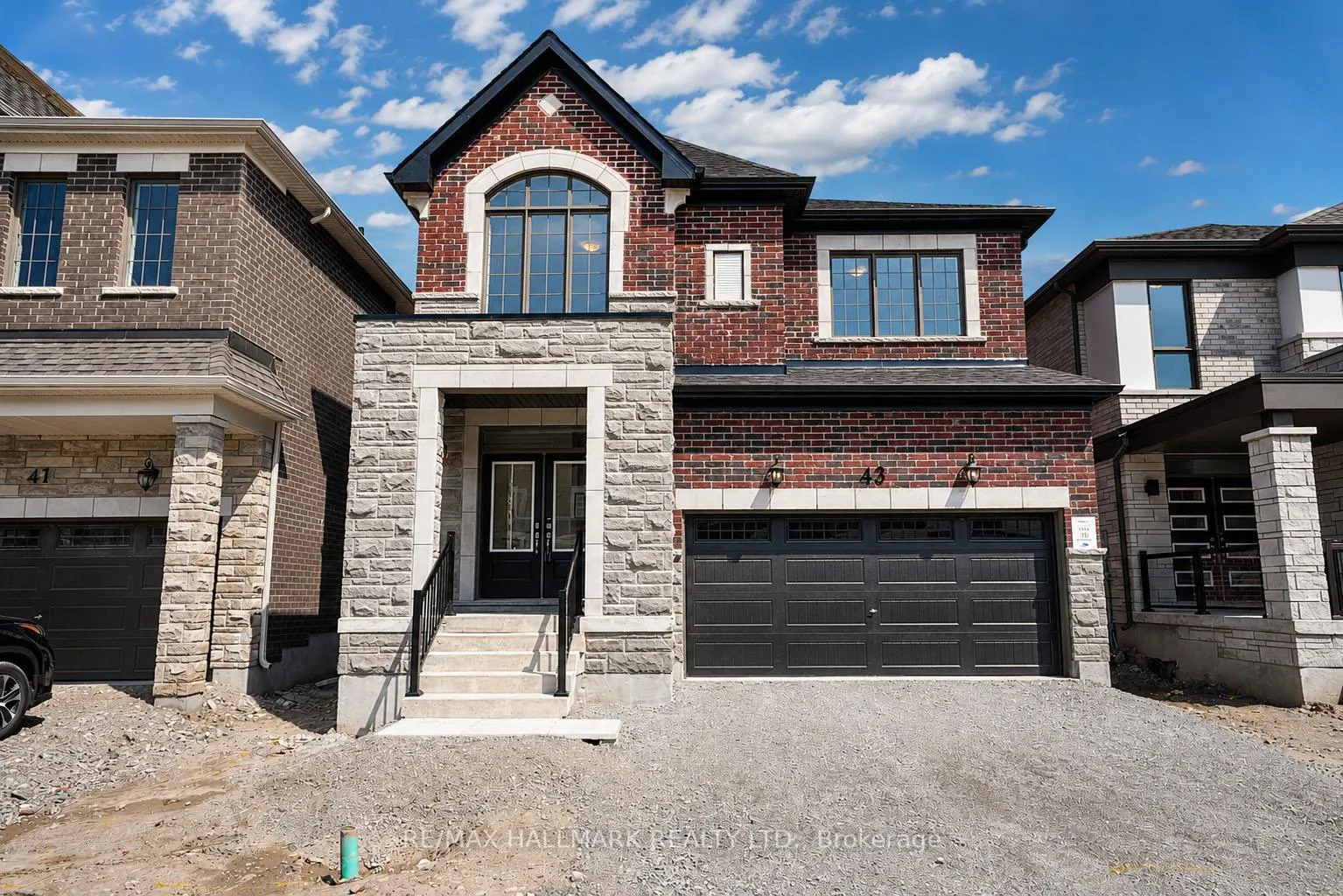 Photo 2 of 43 Foxley Heights, Barrie, Rural Barrie Southwest — HOMEH