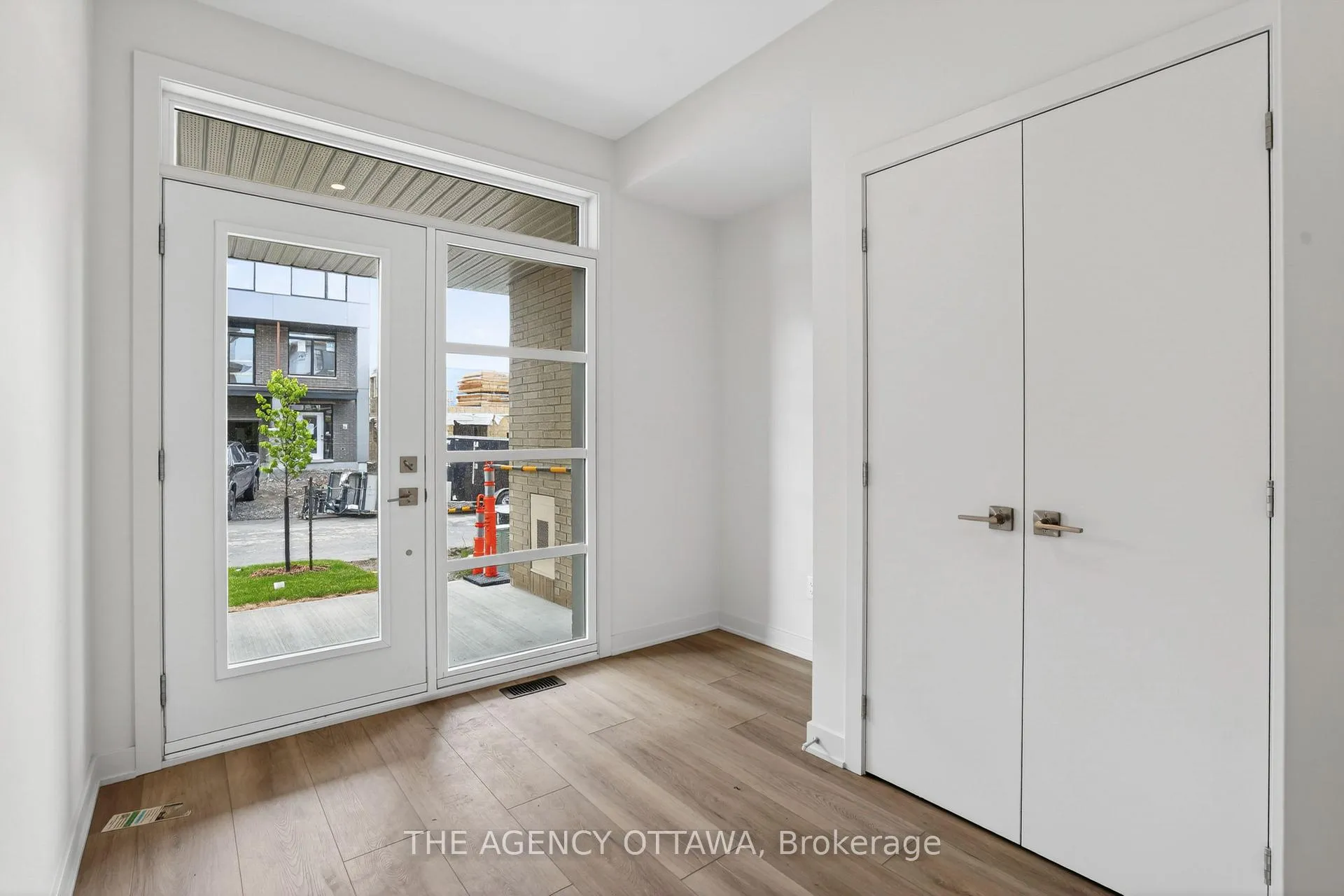 Photo 4 of 3061 Showcase Crescent, Ottawa, Riverside South/Gloucester Glen — HOMEH