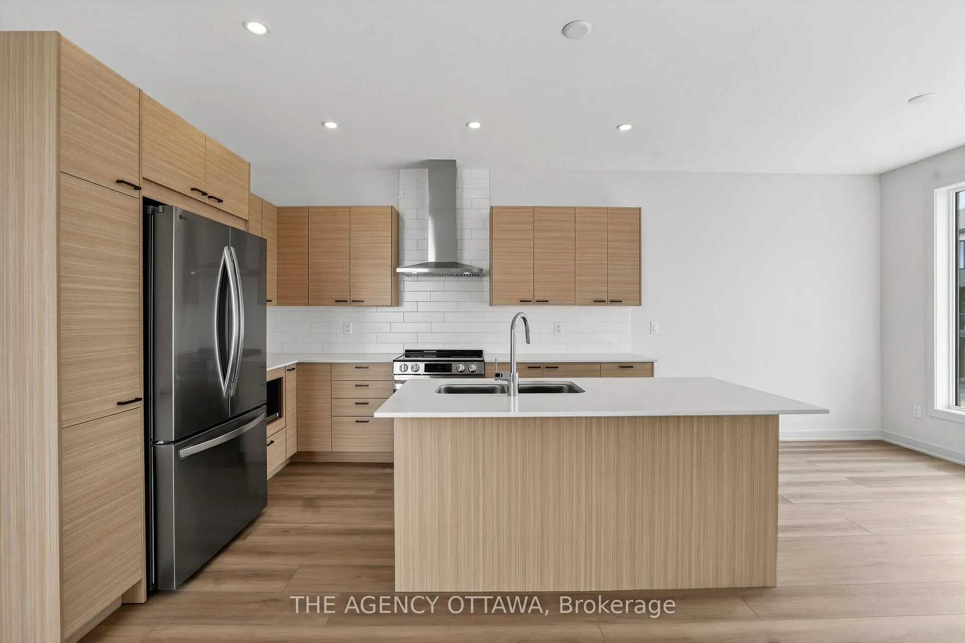 Photo 8 of 3061 Showcase Crescent, Ottawa, Riverside South/Gloucester Glen — HOMEH