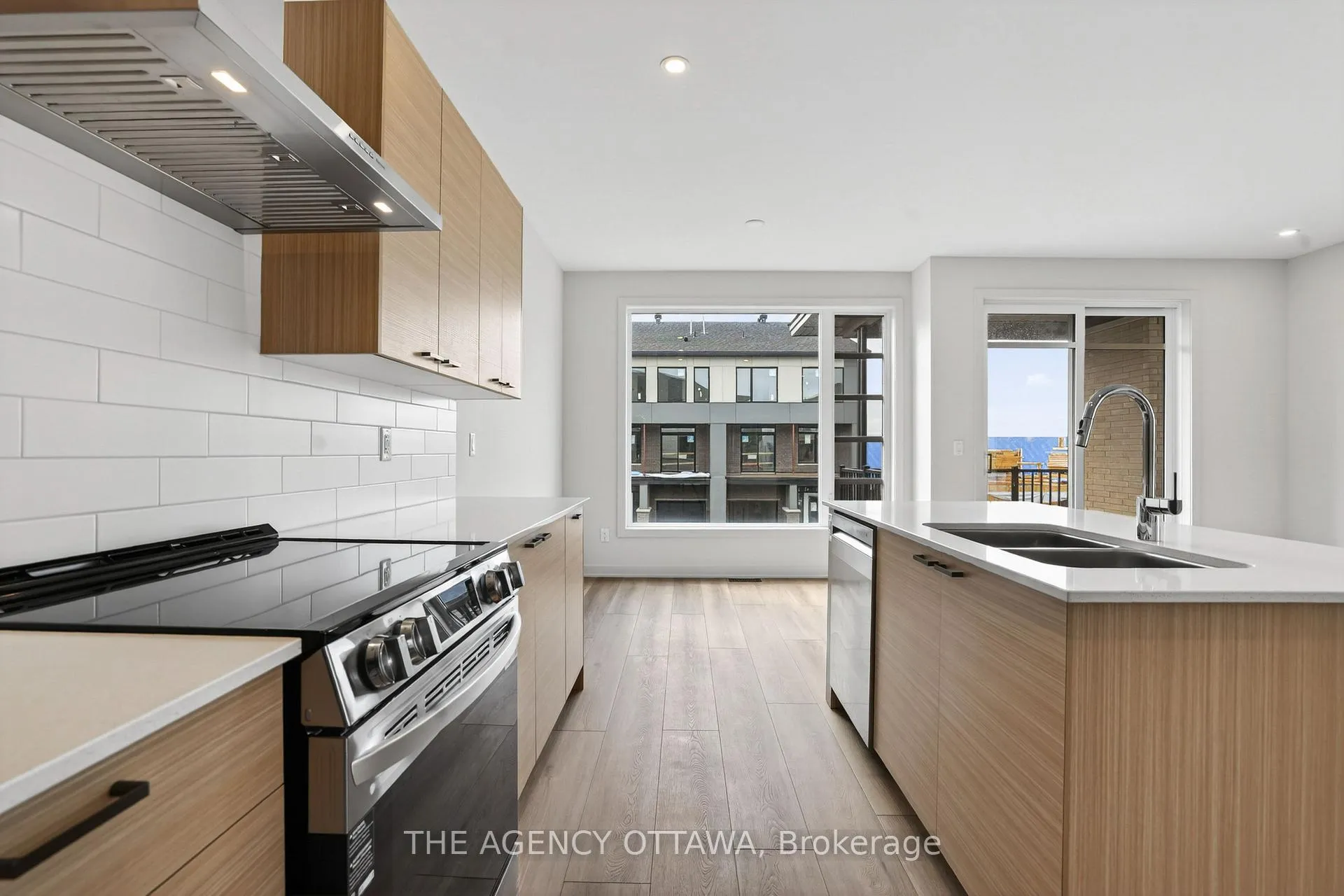 Photo 9 of 3061 Showcase Crescent, Ottawa, Riverside South/Gloucester Glen — HOMEH