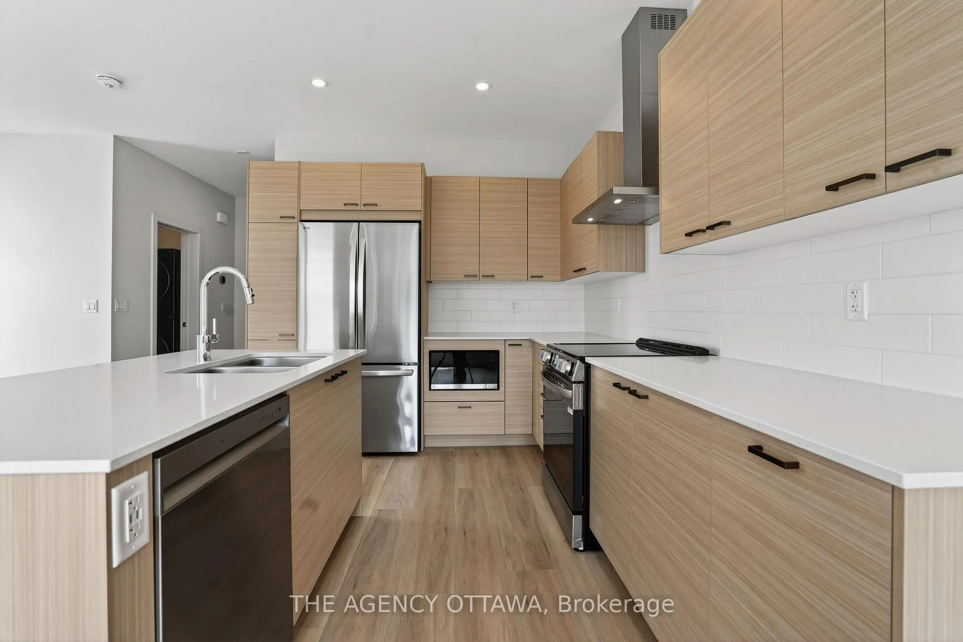 Photo 10 of 3061 Showcase Crescent, Ottawa, Riverside South/Gloucester Glen — HOMEH