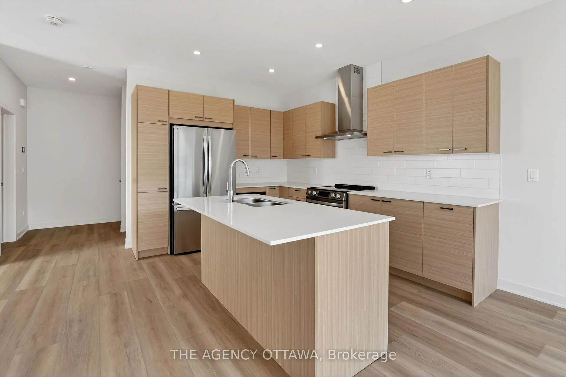 Photo 11 of 3061 Showcase Crescent, Ottawa, Riverside South/Gloucester Glen — HOMEH